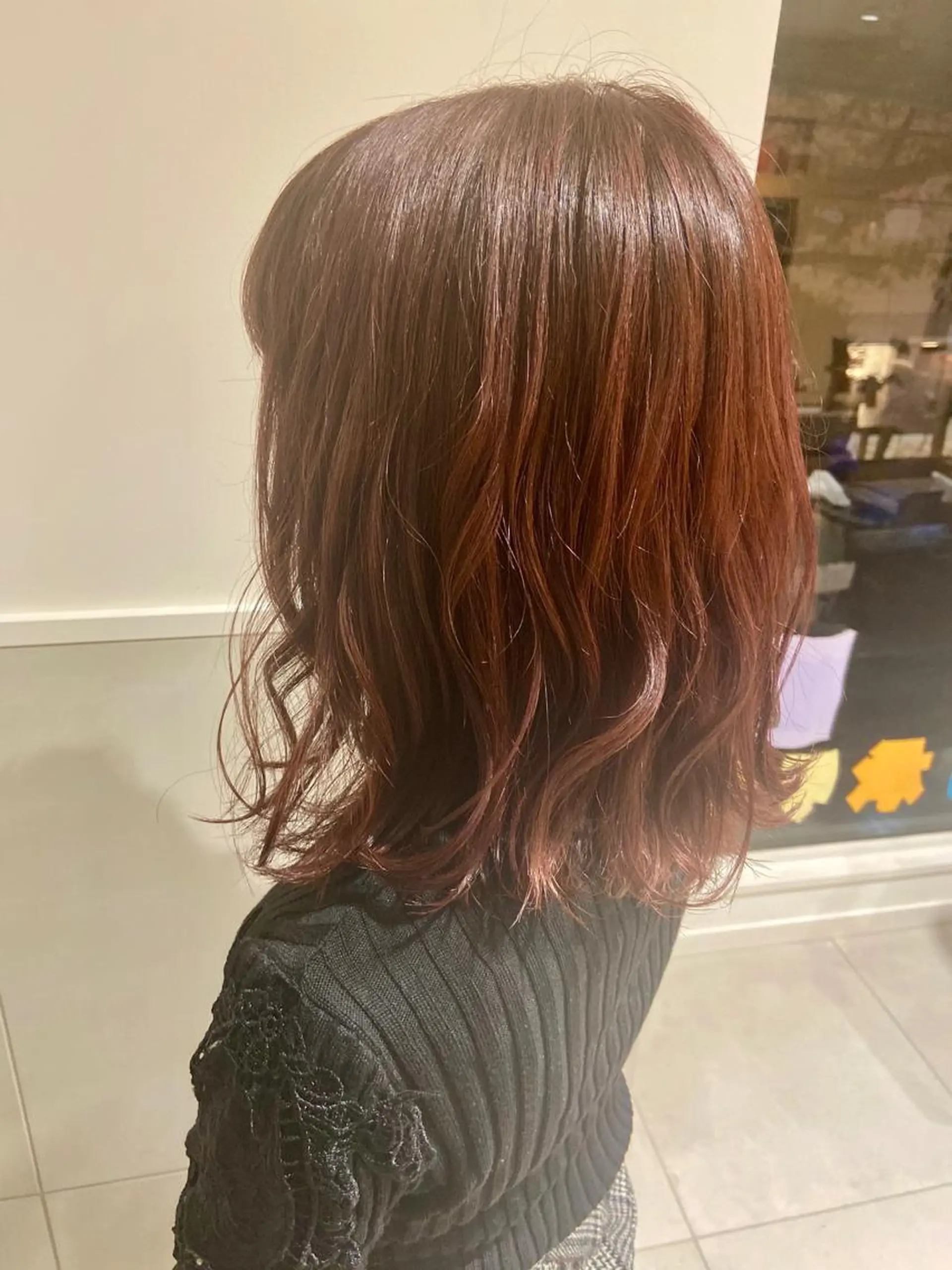 ミディアム カラー ブラウンカラー レッドカラー レッドブラウン ヘアカラー 小栗 麻衣のヘアスタイル