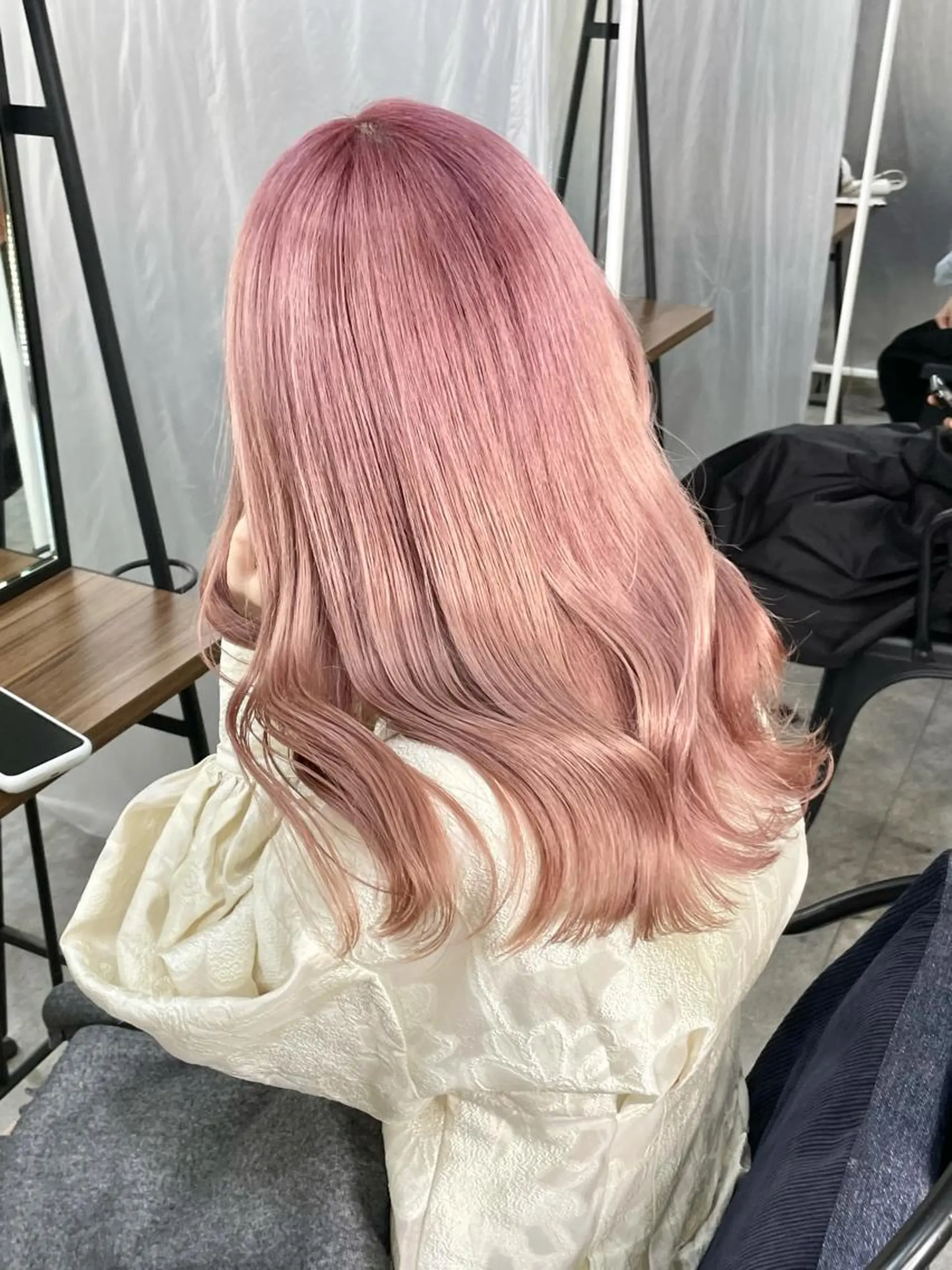 ミディアム カラー パーマ ヘアアレンジ メンズ キッズ ネイル マツエク・マツパ アイブロウ メンズバレイヤージュ メンズブリーチ メンズハイライト メンズインナーカラー メンズ韓国風 切りっぱなしヘアボブ ミディアムヘアRYOのヘアスタイル