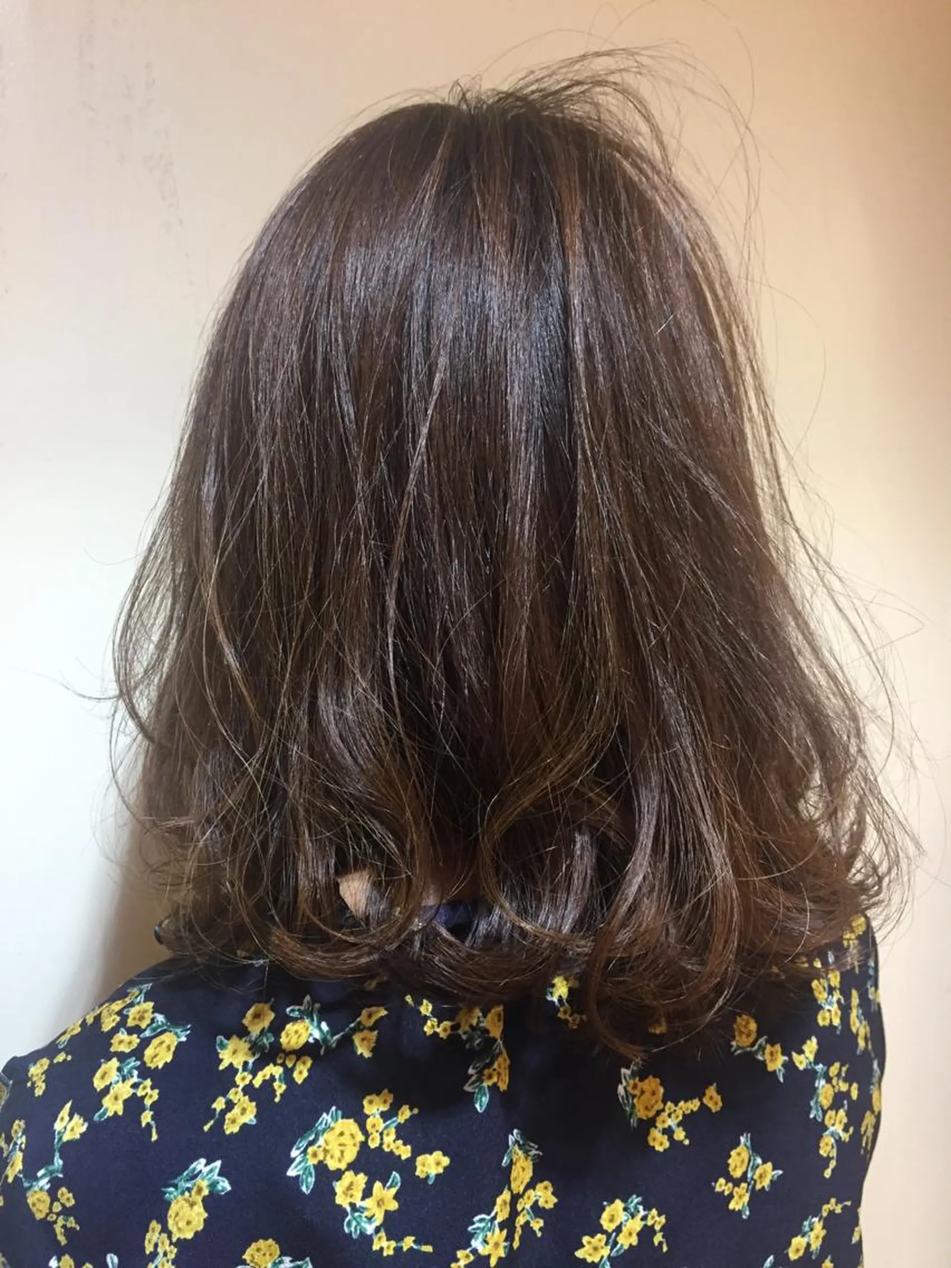 セミロング カラー 加藤 綾華のヘアスタイル