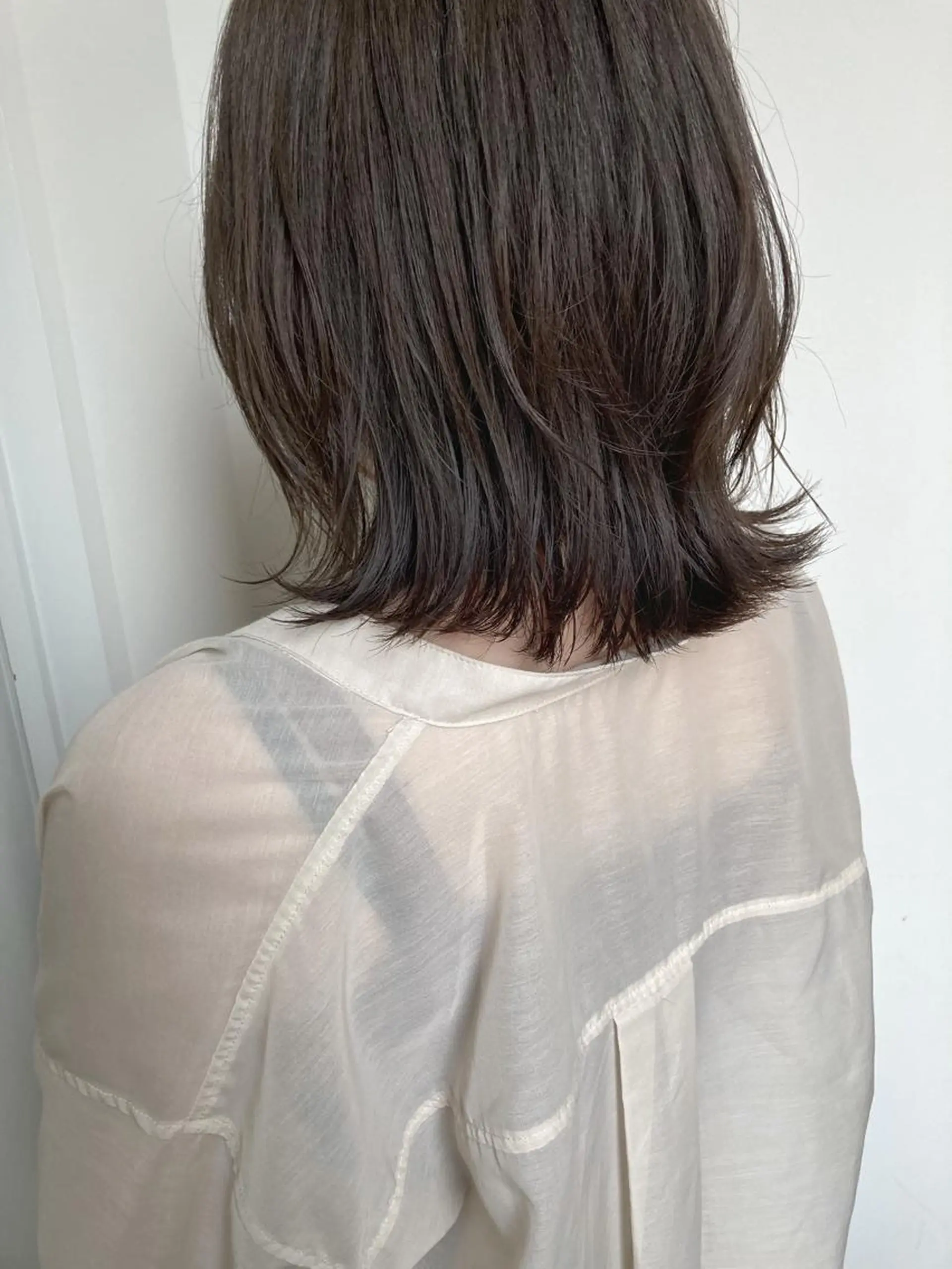 ミディアム カラー アッシュ ベージュカラー レイヤーカット 小木曽智美 /ボブ/ショートのヘアスタイル