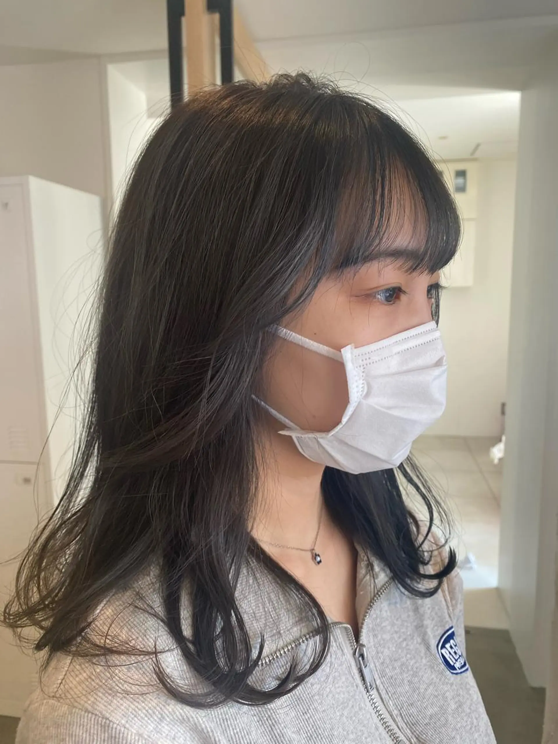 セミロング 顔まわりレイヤー レイヤーカット I nagiのヘアスタイル