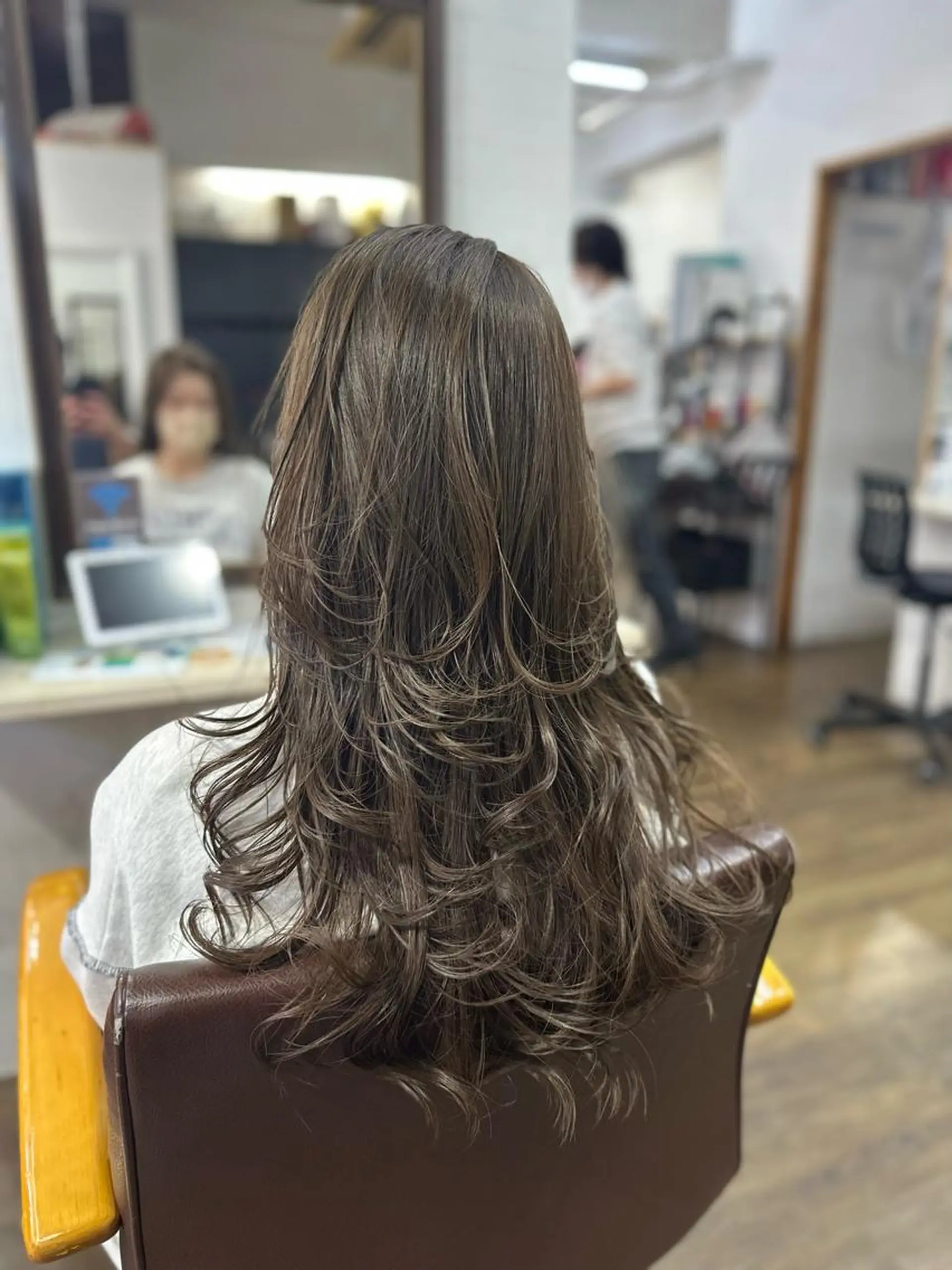 ロング レイヤーカット ヘアカラー トリートメント 髪質改善ストレートo rメンズスタイル今岡のヘアスタイル