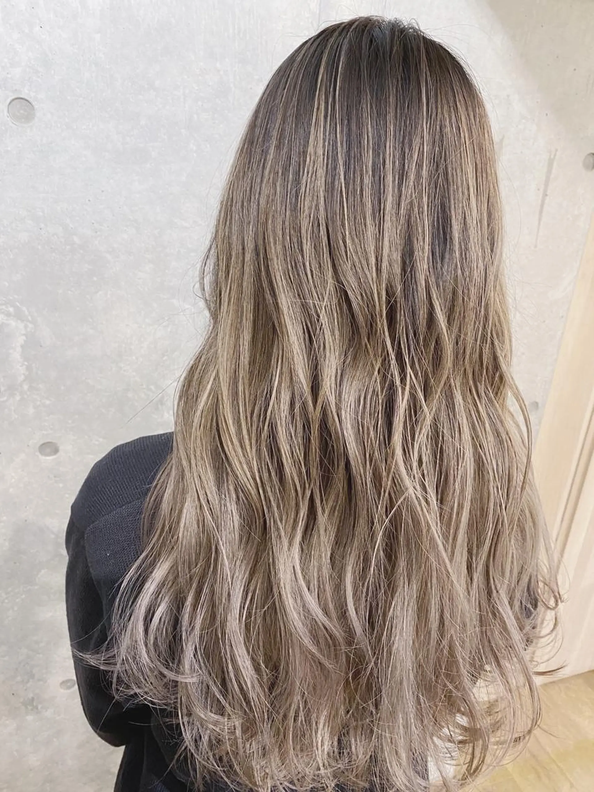 セミロング カラー パーマ ヘアアレンジ メンズ 切りっぱなしボブ メンズバレイヤージュ メンズブリーチ メンズハイライト メンズインナーカラー ヘアカラー ✨ハイクオリティ✨ 山本香也のヘアスタイル