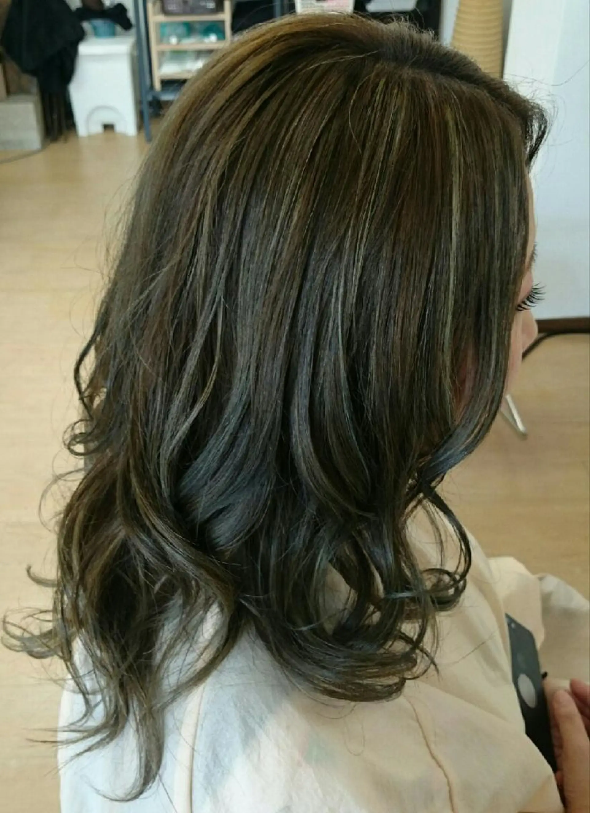 ロング カラー グレージュ ヘアカラー tirol （チロル）のヘアスタイル