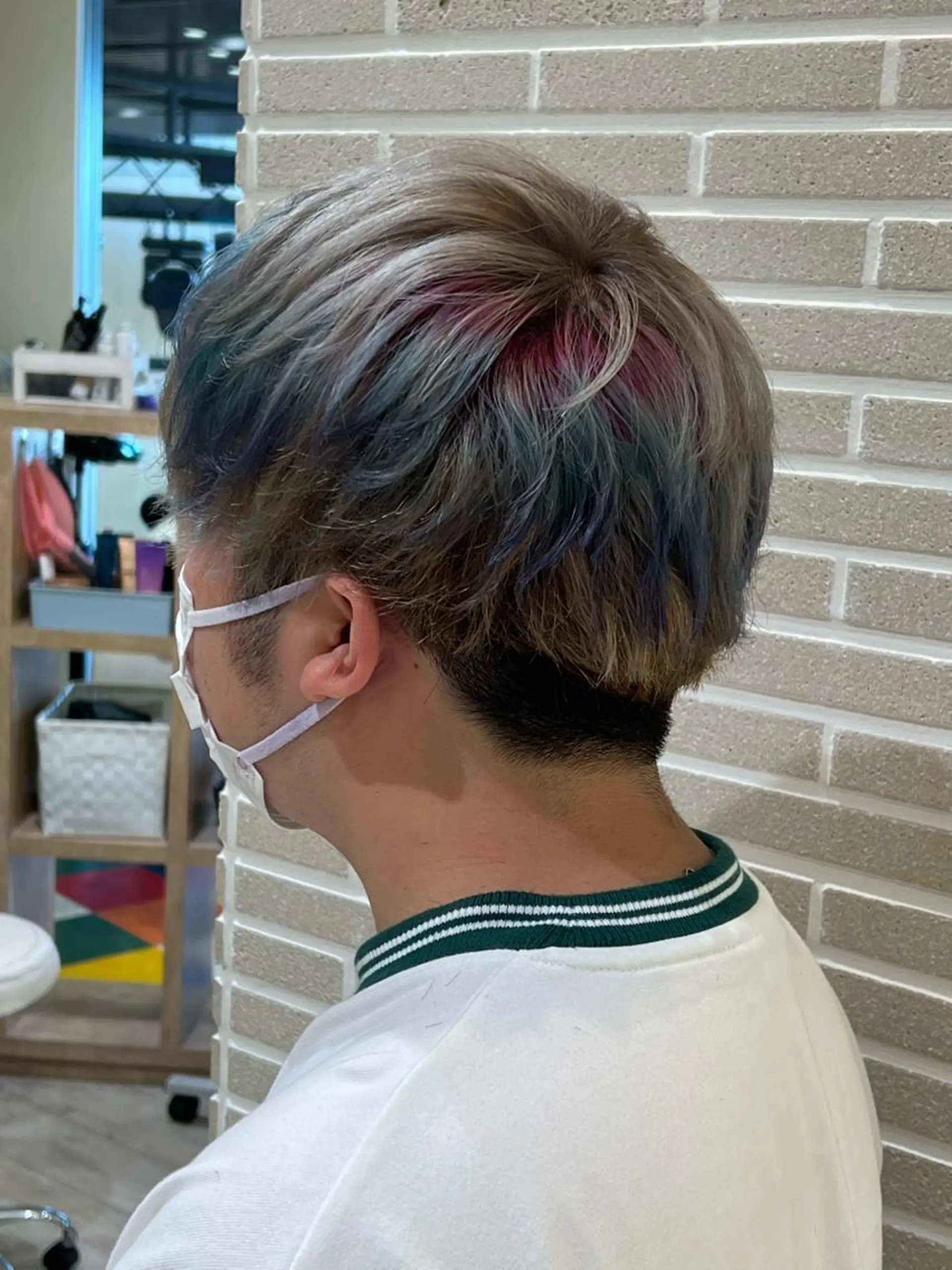 カラー メンズ デザインカラー カット ヘアカラー 赤本悠斗波巻きパーマ メンズパーマのヘアスタイル