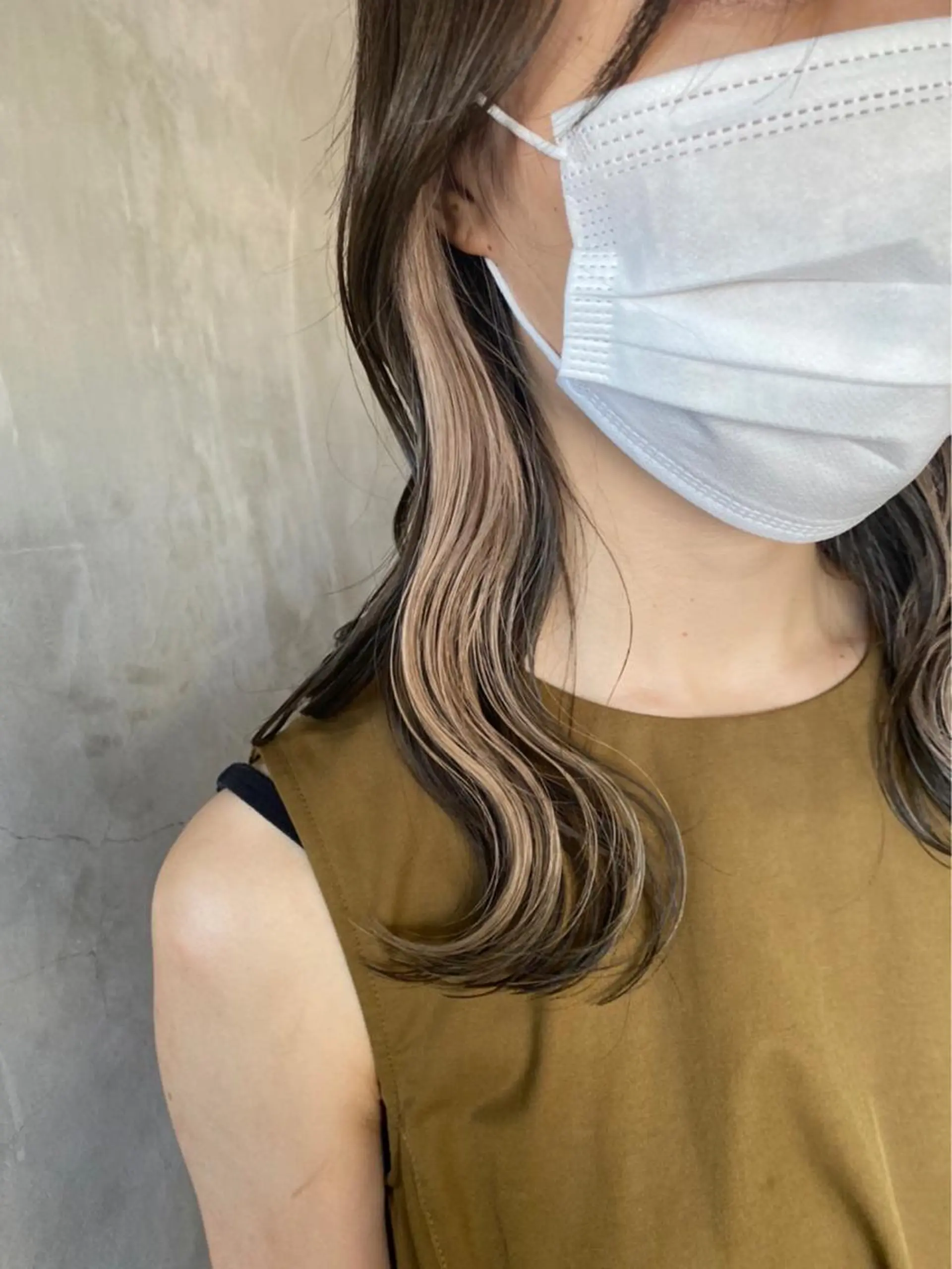 ロング カラー ベージュカラー インナーカラー 福井 采未のヘアスタイル