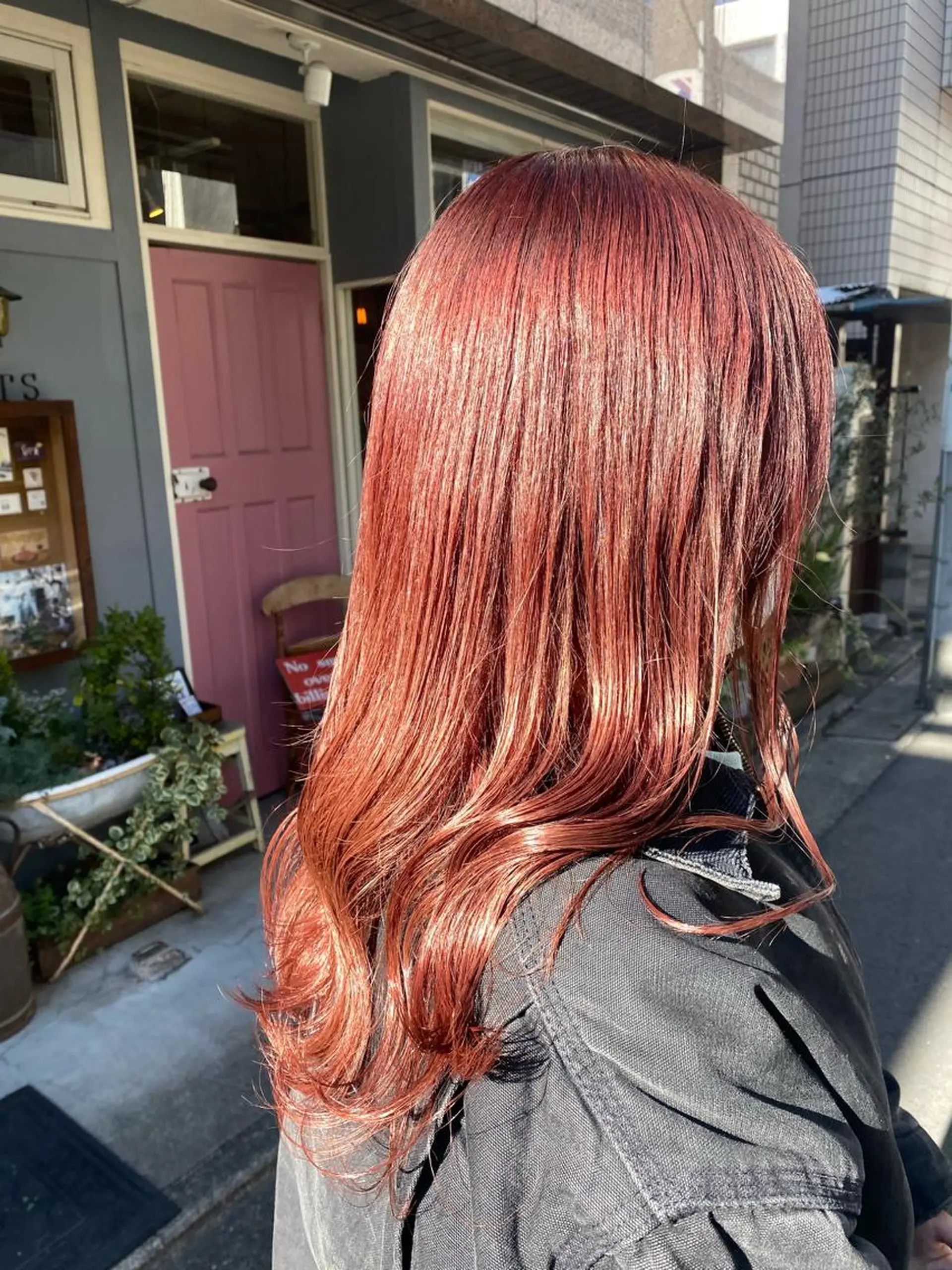 ロング カラー ブリーチ ブリーチなしカラー レッドカラー カット ヘアカラー トリートメント ヘッドスパ BRITS 渡辺 菜々子のヘアスタイル