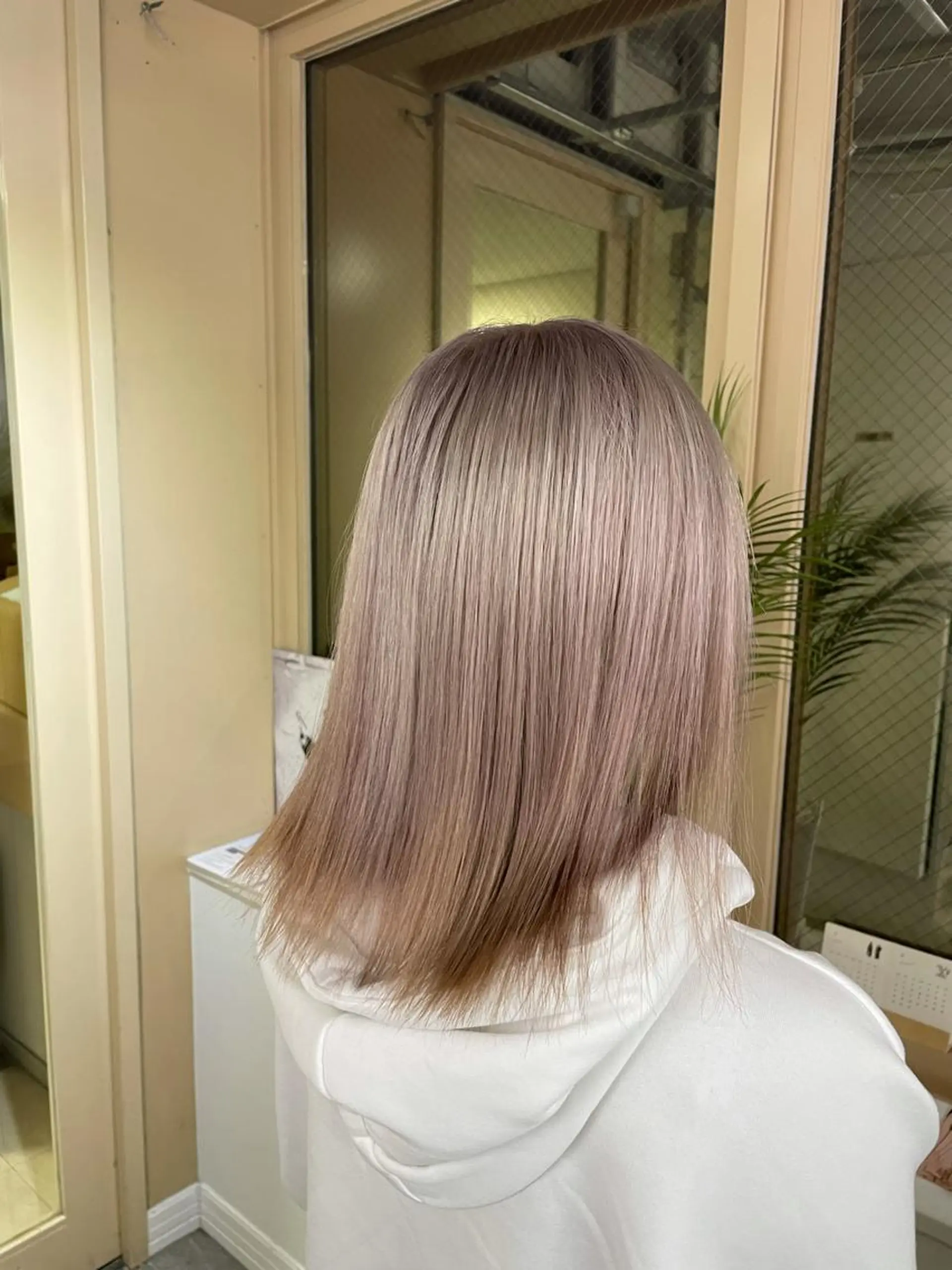 ミディアム カラー カット ヘアカラー エクステ 🌈プルエクステ& ハイトーン🌈関飛鳥のヘアスタイル