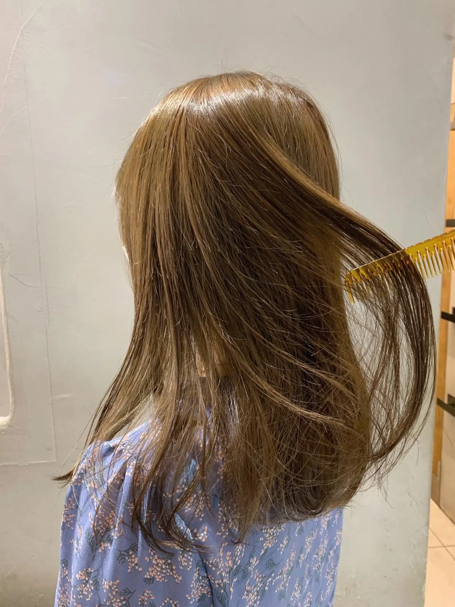 ミディアム カラー ベージュカラー ブリーチ 透明感カラー ブリーチなしカラー オリーブベージュ チバ タクミのヘアスタイル