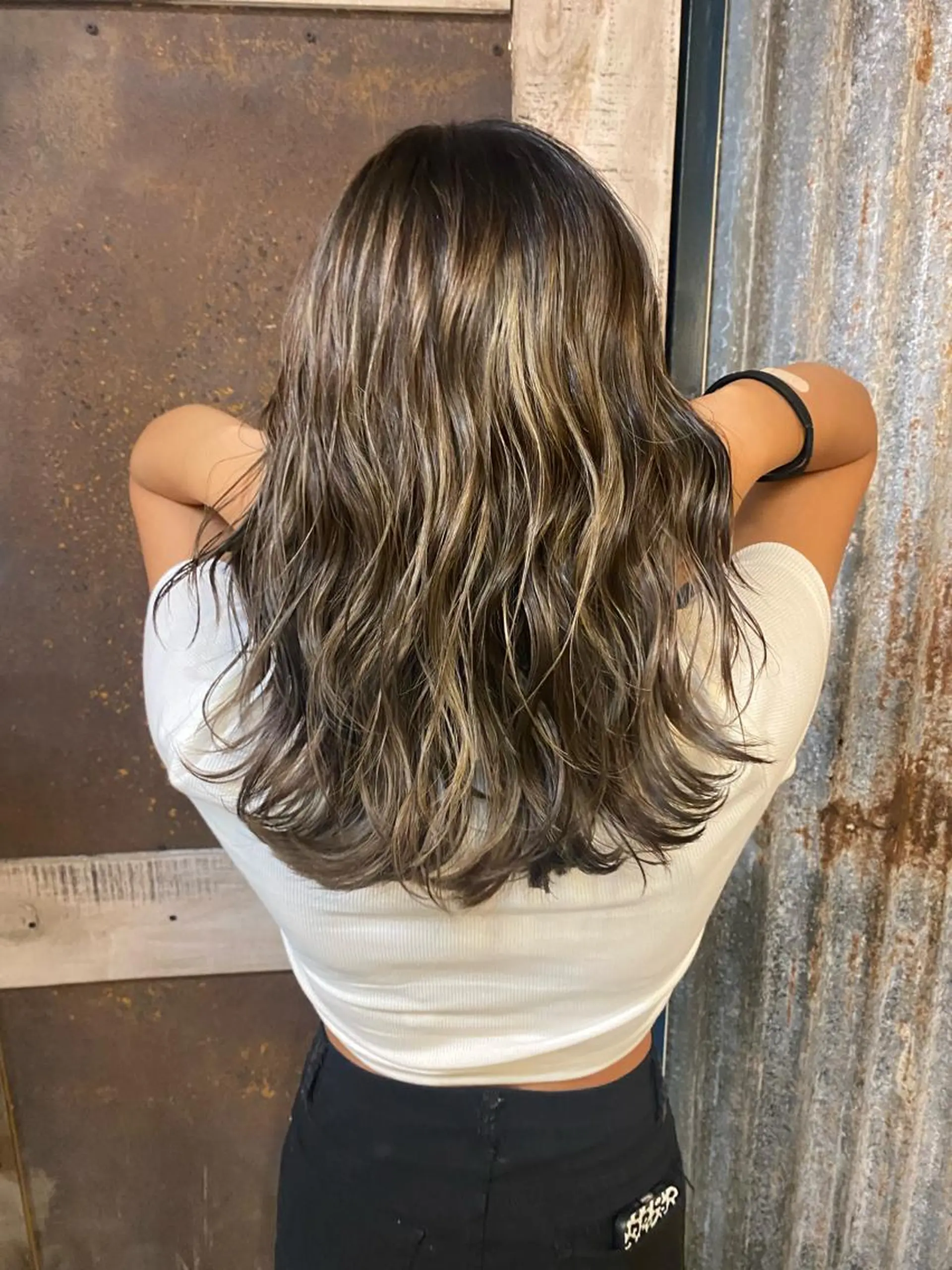 セミロング ヘアカラー saru所属・大西 柚羽のヘアスタイル