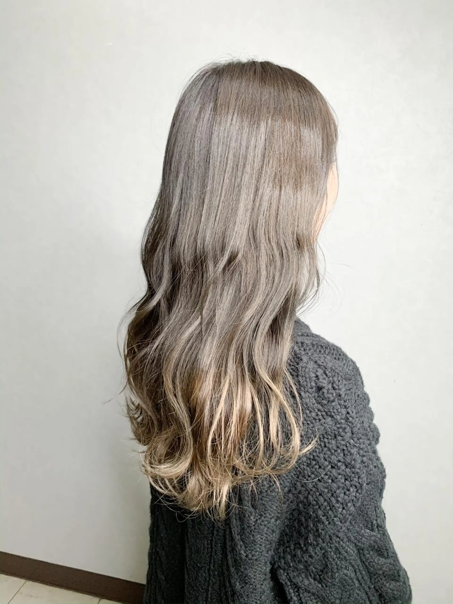 セミロング カラー ブリーチ 透明感カラー グラデーションカラー ブリーチなしカラー ヘアカラー 🌈 DAIKI 🌈のヘアスタイル