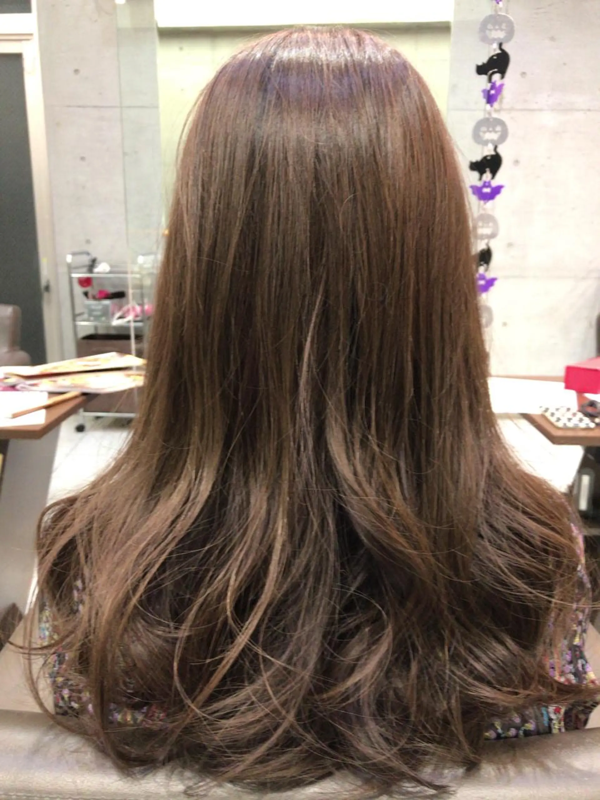 ロング カラー グレージュ 大栗 佑也  髪質改善のヘアスタイル