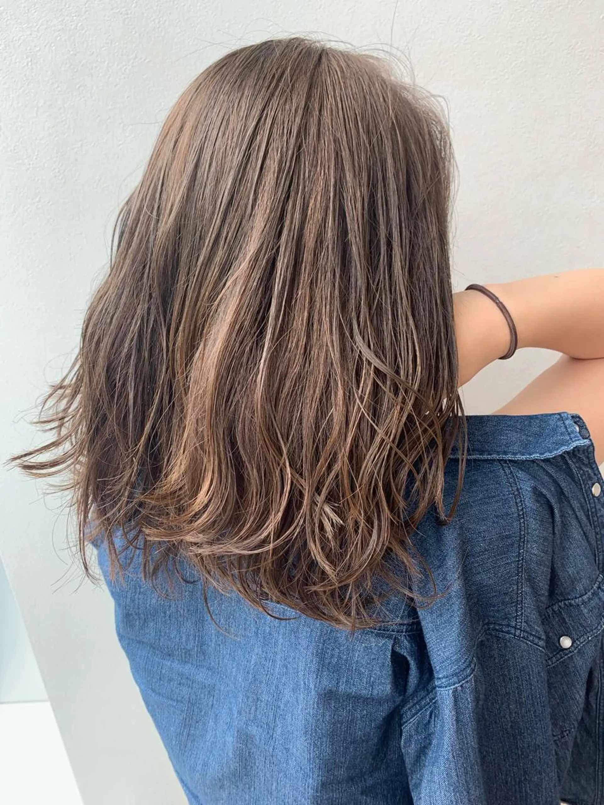 セミロング カラー ベージュカラー フォギーベージュ ハイライトカラー ハイライト ヘアカラー トリートメント 透明感♡︎♡︎ 佐々木早苗のヘアスタイル