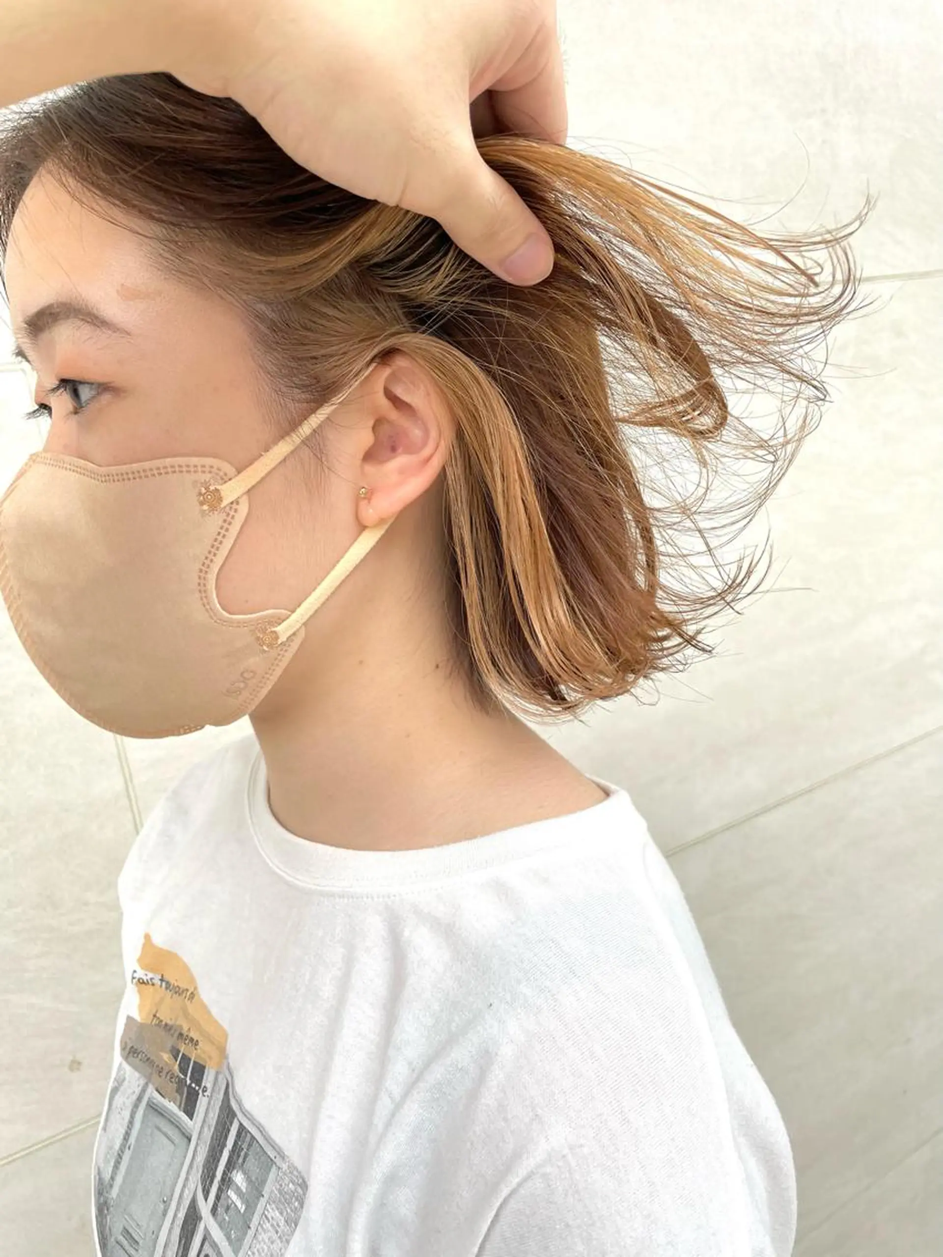 ミディアム カラー ベージュカラー デザインカラー イヤリングカラー インナーカラー ミルクティーベージュ scene自由が丘所属・自由が丘/メンズ/ ボブ/田丸のヘアスタイル