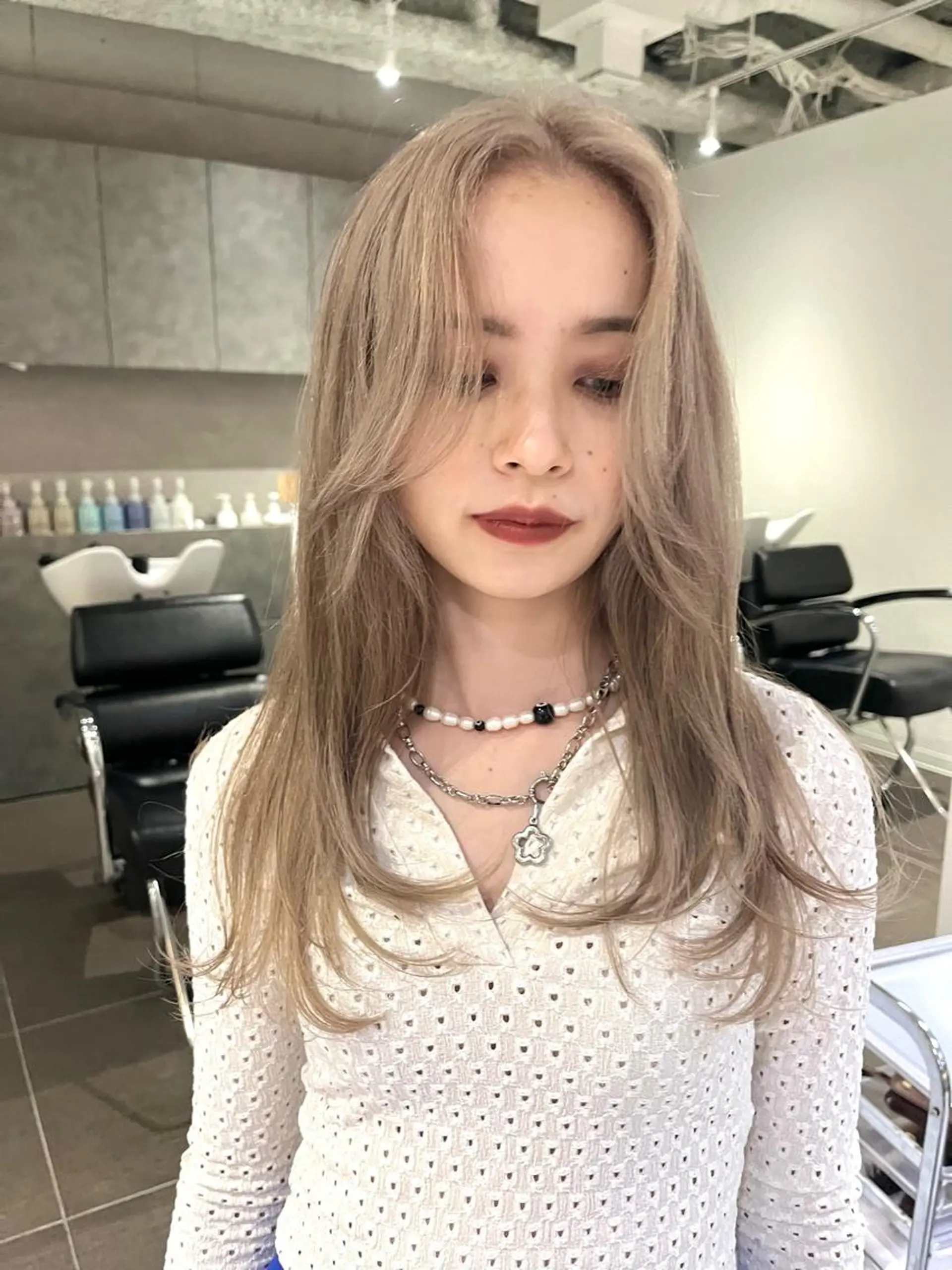 セミロング カラー ベージュカラー ハイトーンカラー ヨシンモリ レイヤーカット 桃果 momokaのヘアスタイル