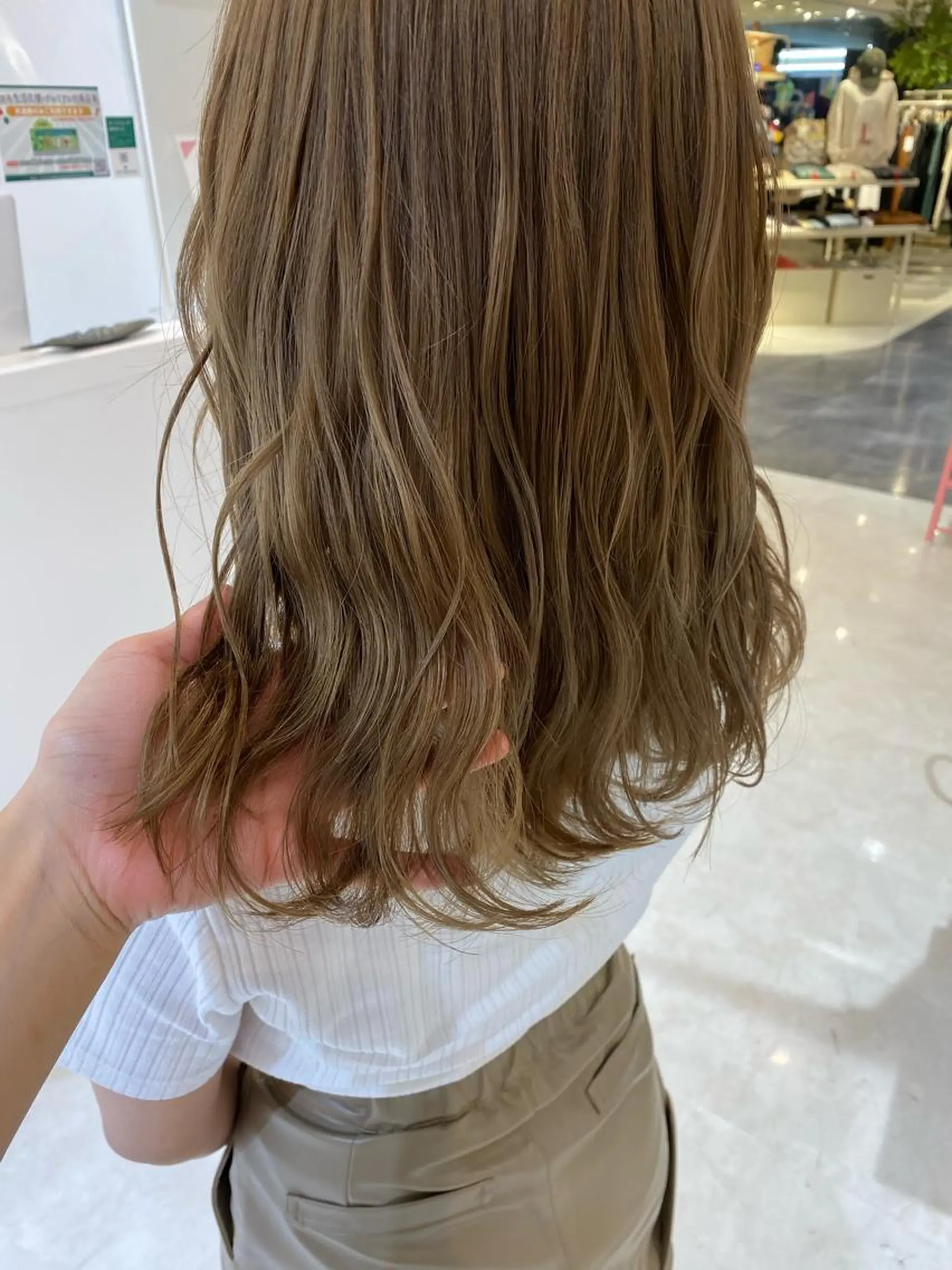 セミロング Number CHIHIROのヘアスタイル