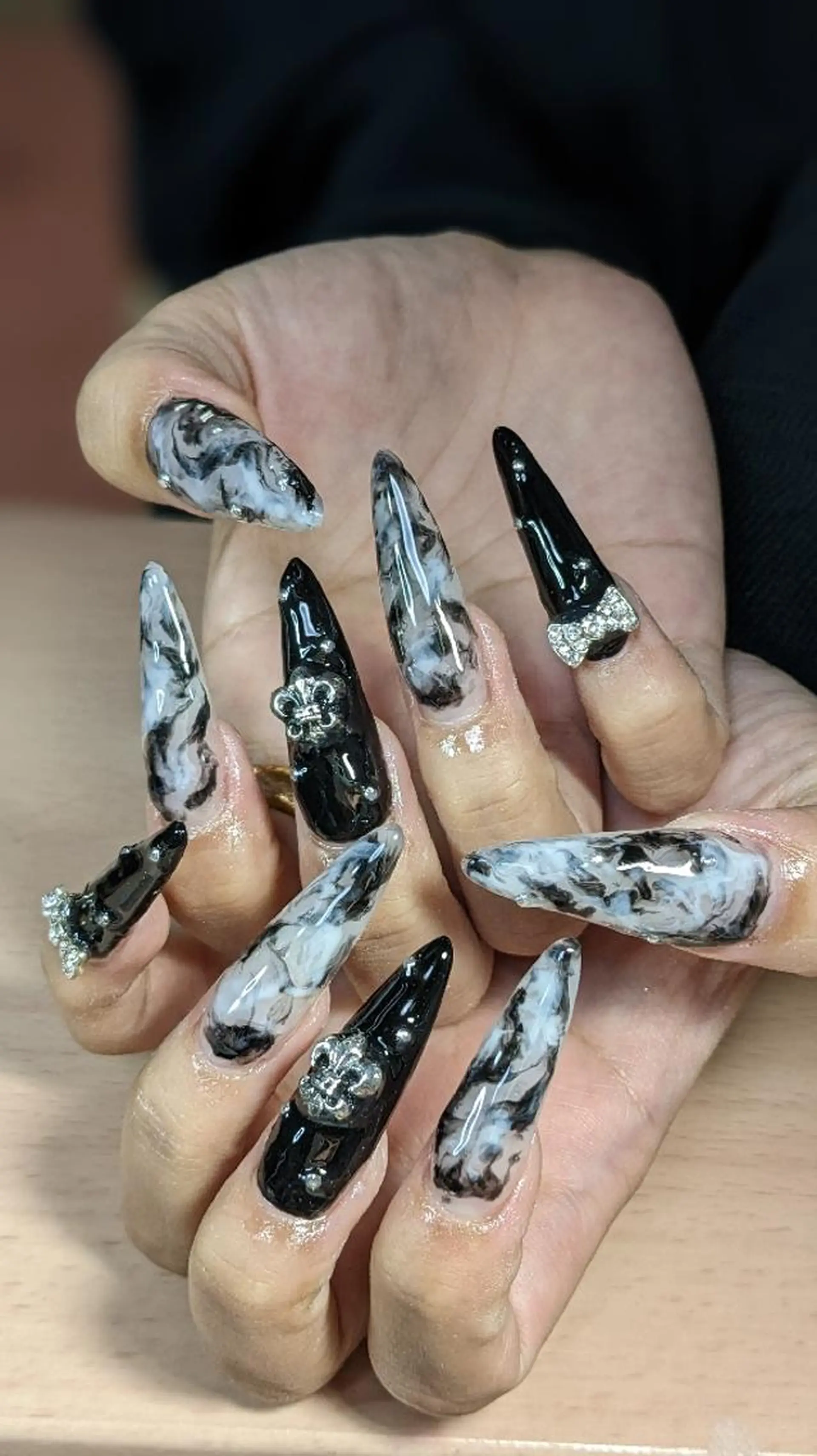 ネイル 大理石ネイル(マーブル) リボン ハンドネイル ハンドケア フラワー ムーンのネイルデザイン