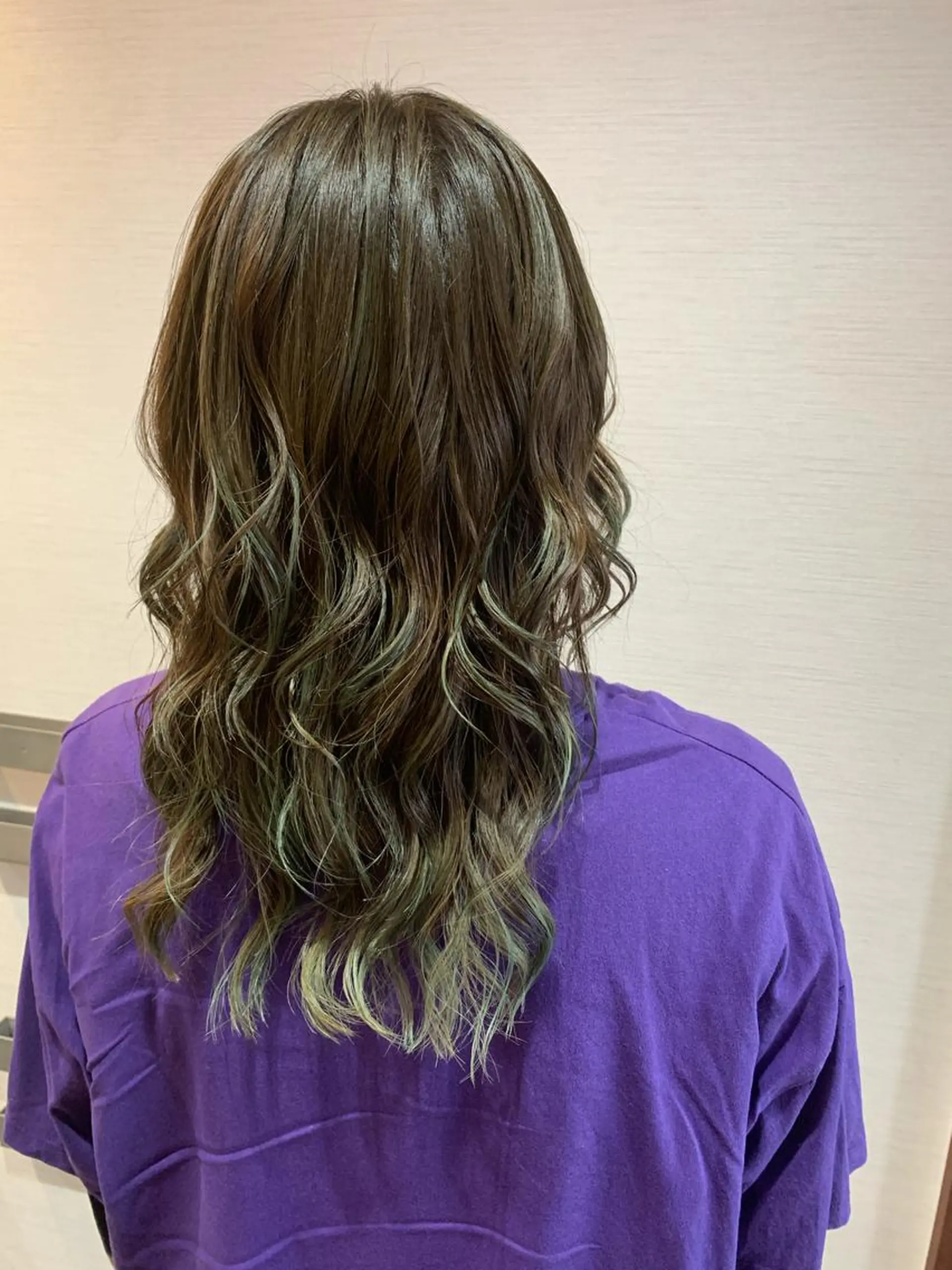 ロング カラー 蓮見  友里のヘアスタイル