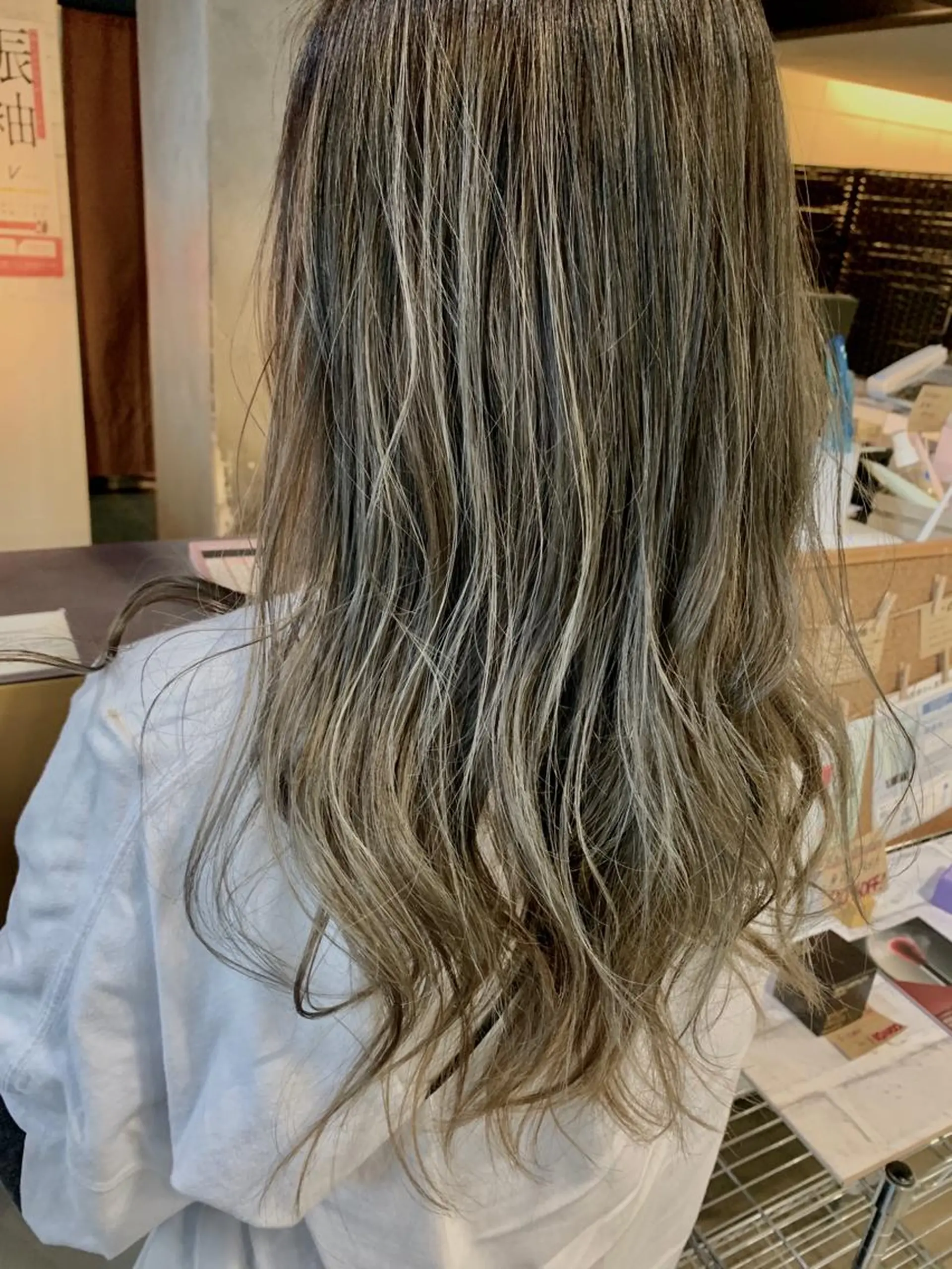 ロング カラー ベージュカラー ハイライトカラー ハイライト ヘアカラー トリートメント 宮永 智香のヘアスタイル