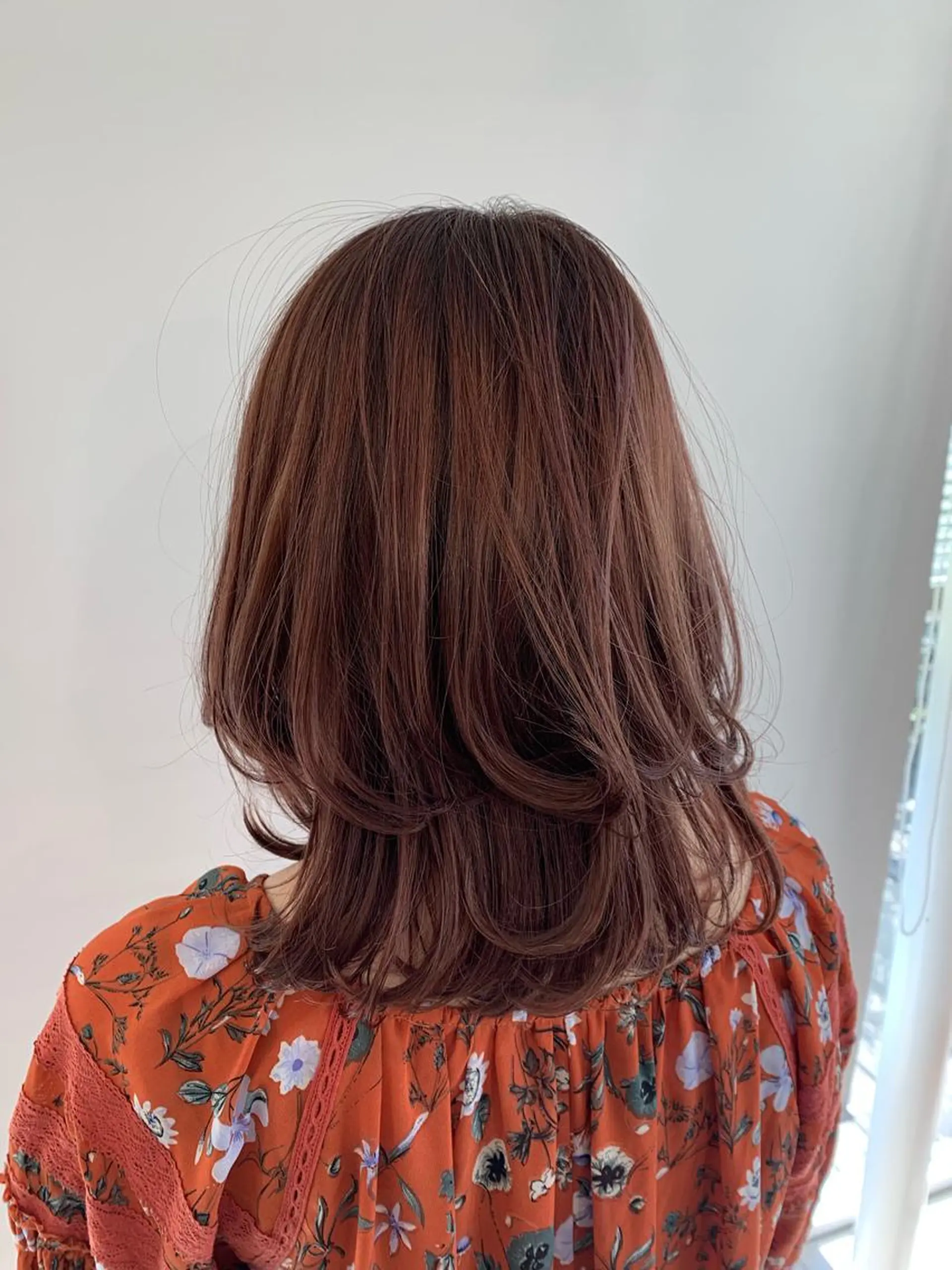 セミロング カラー パーマ ヘアアレンジ ピンクカラー レイヤーカット 加藤 綾華のヘアスタイル