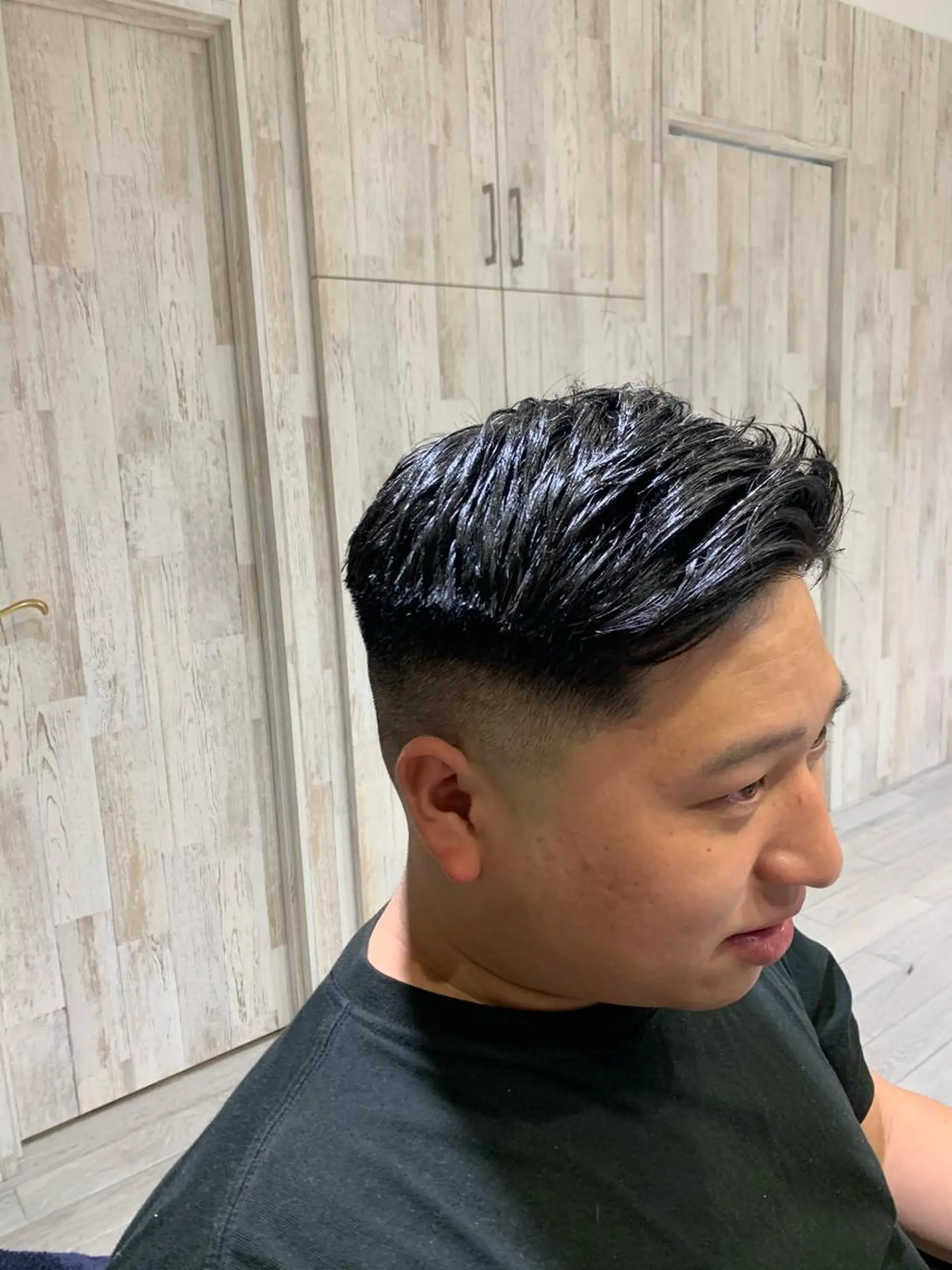 メンズ フェードカット スキンフェード 岡本 勇輝のヘアスタイル