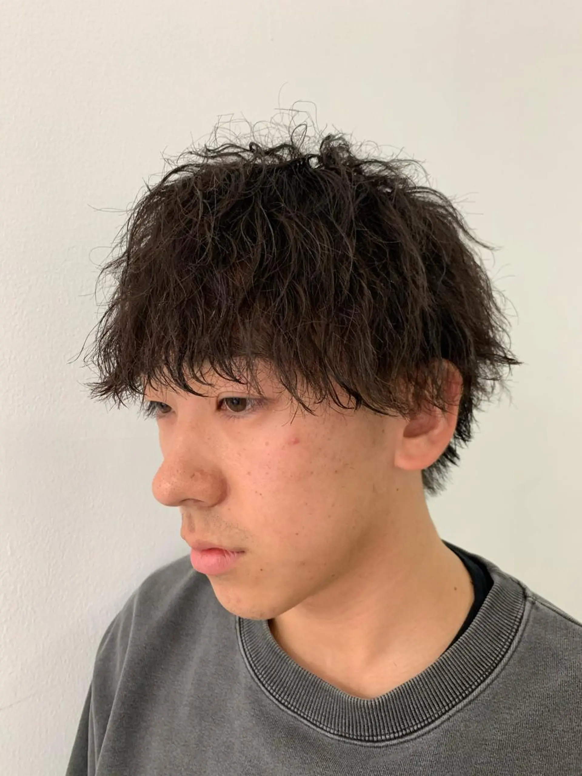 パーマ メンズ カット パーマ SOA所属・西村あきや トレンド韓国ヘアのヘアスタイル