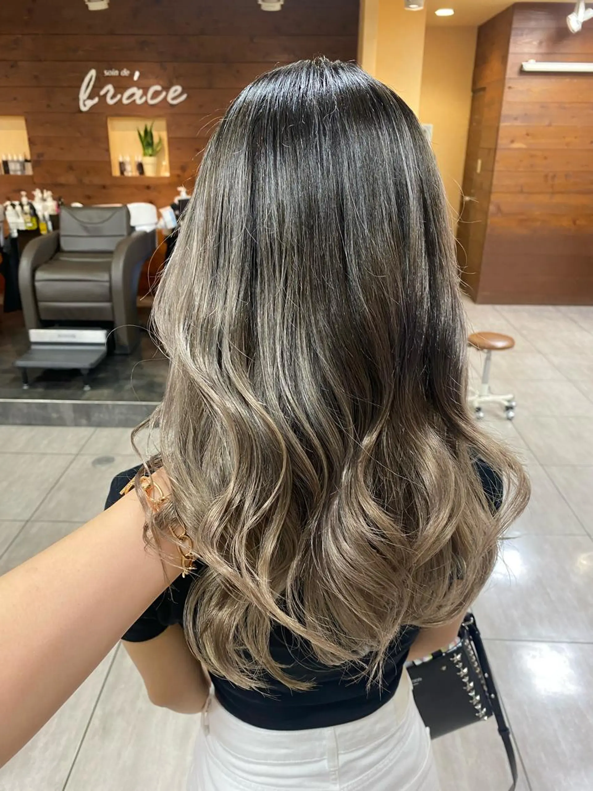 ロング カラー パーマ ヘアアレンジ ネイル マツエク・マツパ カット ヘアカラー トリートメント HAIRSALONLOOP所属・川上 麻梨阿のヘアスタイル