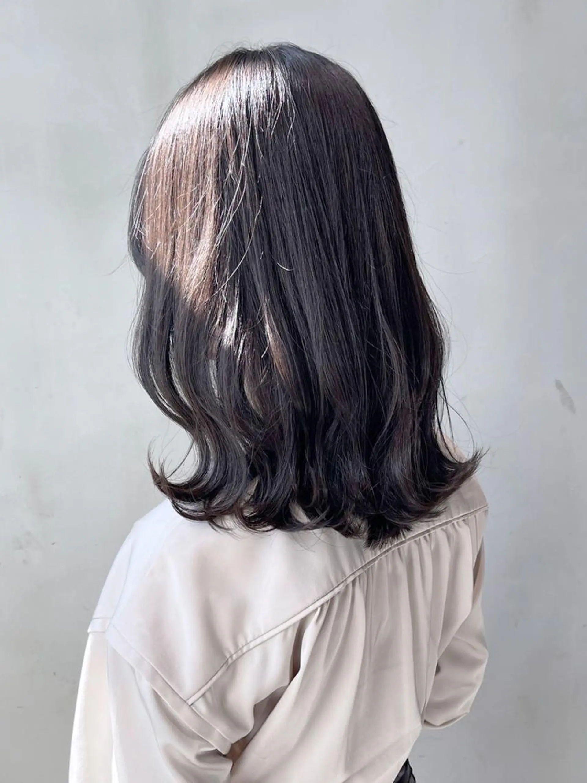 ミディアム カラー パーマ ヘアアレンジ グレージュ シアーグレージュ ITbyALBUM 下北沢店のヘアスタイル