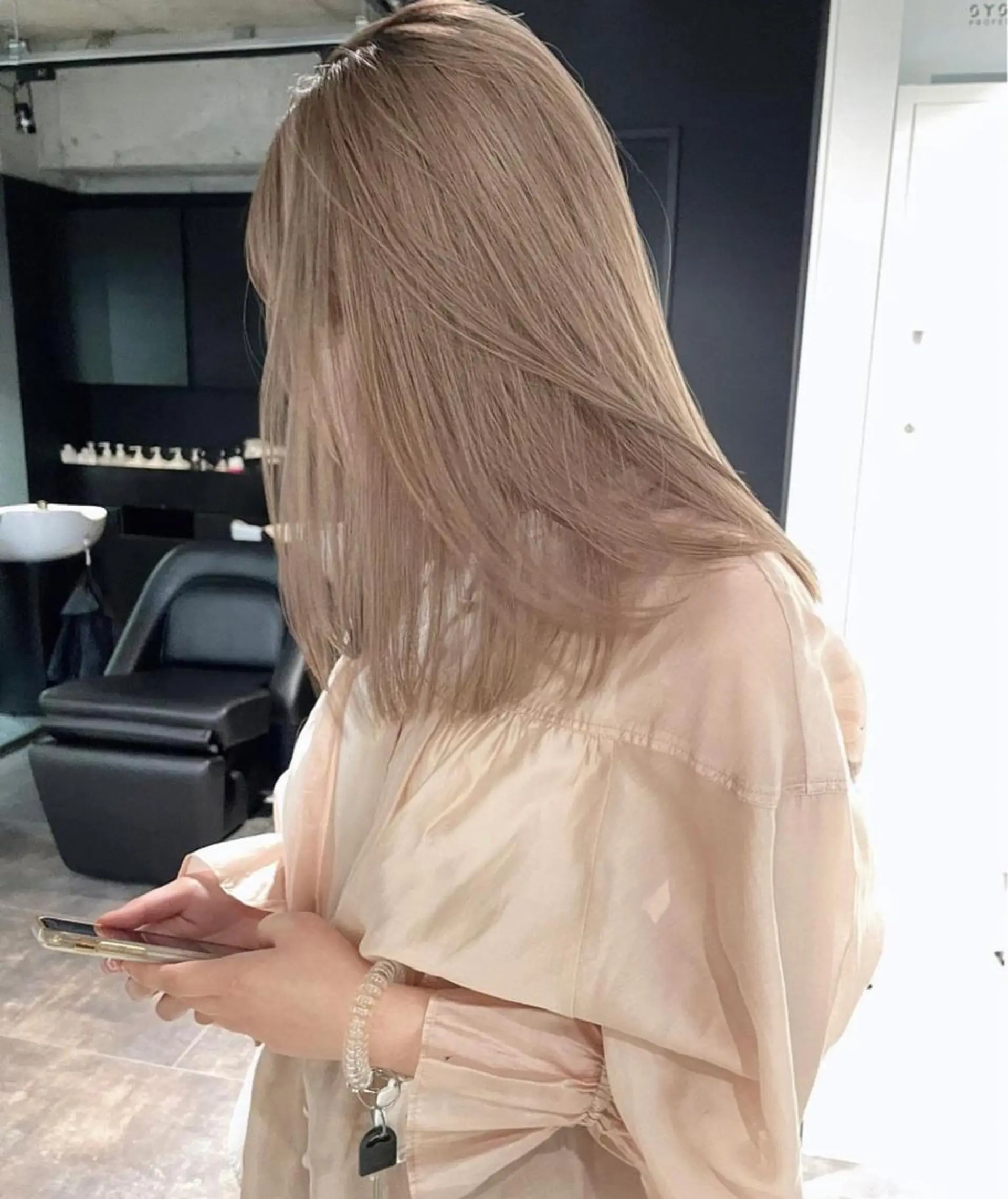 ロング PELE WAKAのヘアスタイル