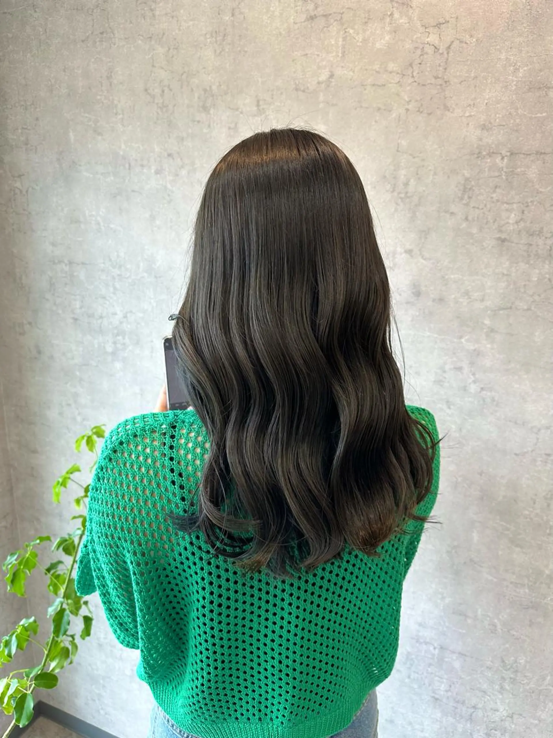 セミロング カラー グレージュ オリーブグレージュ オリーブグレー トリートメント mau tomokaのヘアスタイル