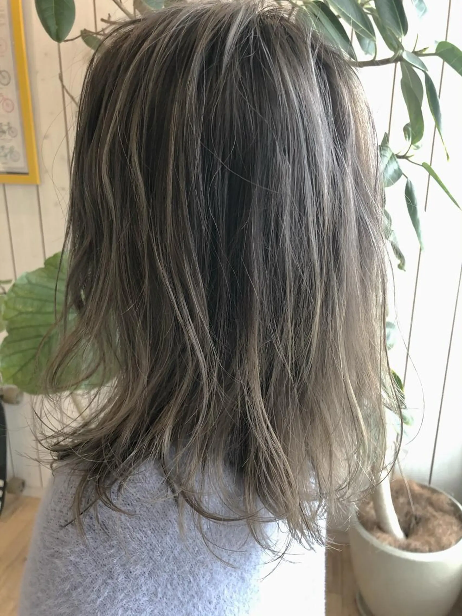 ミディアム カラー カット ヘアカラー トリートメント 小濱 秀人のヘアスタイル