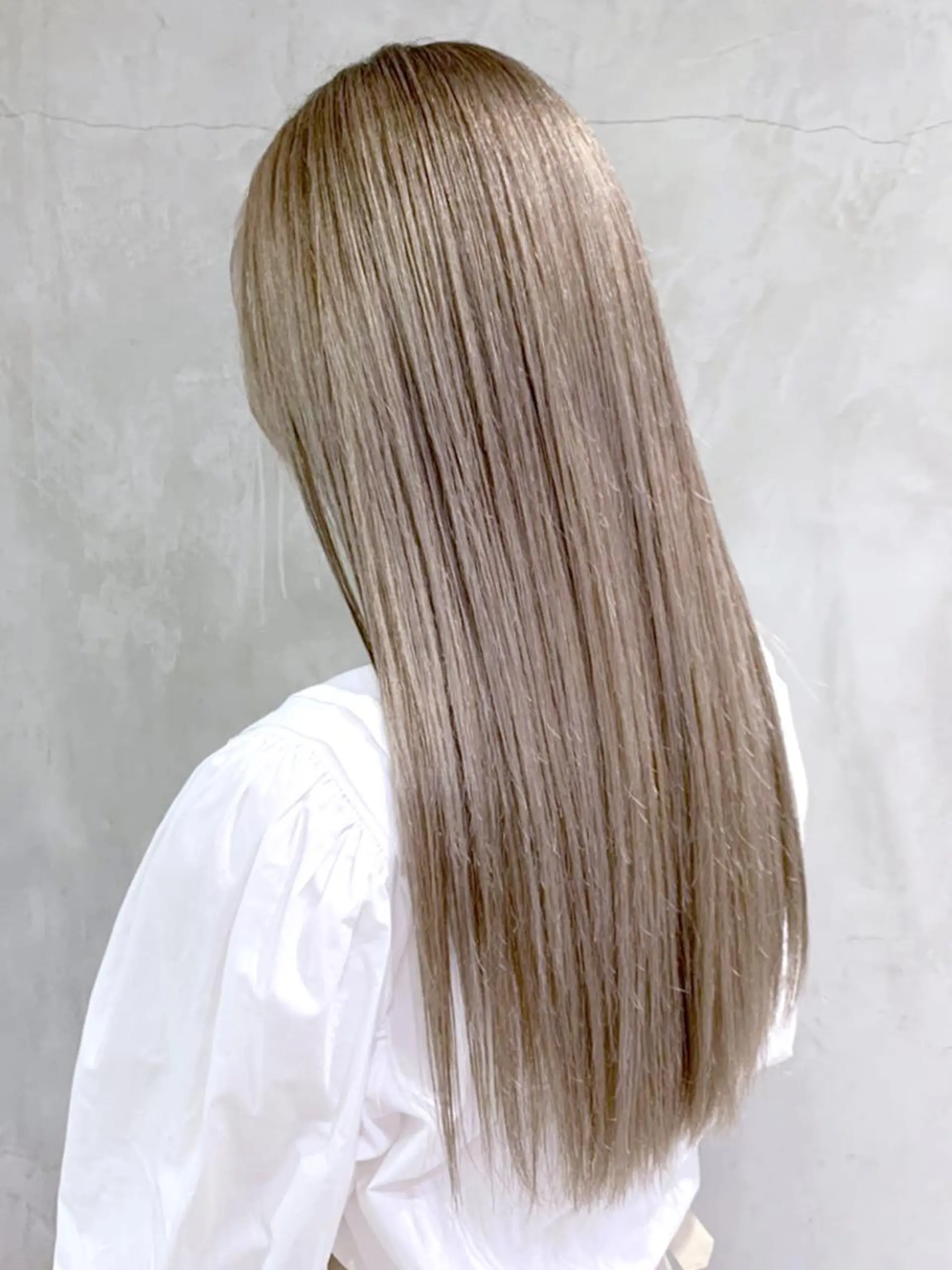 セミロング カラー グレージュ カーキグレージュ 天使の羽バング・フェザーバング ITbyALBUM 中野店のヘアスタイル