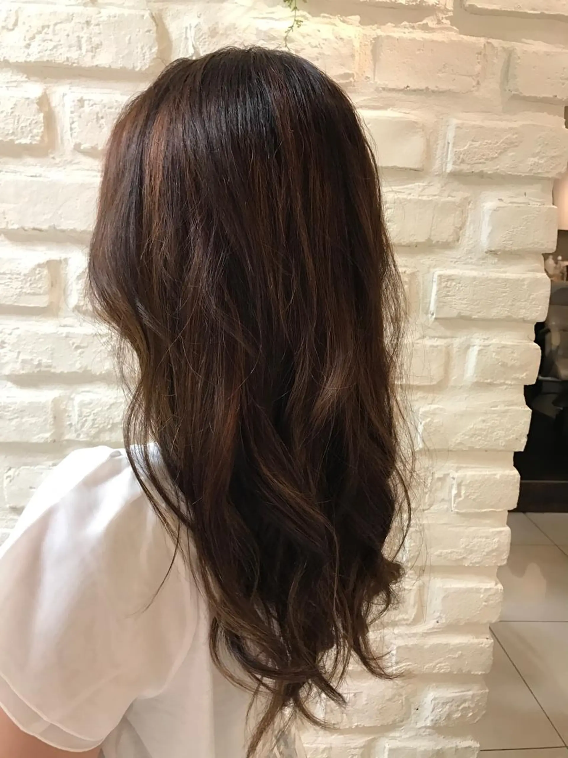 ロング カラー ブリーチ ハイライトカラー オレンジ ハイライト 【暖色カラー特化】 中山由梨のヘアスタイル