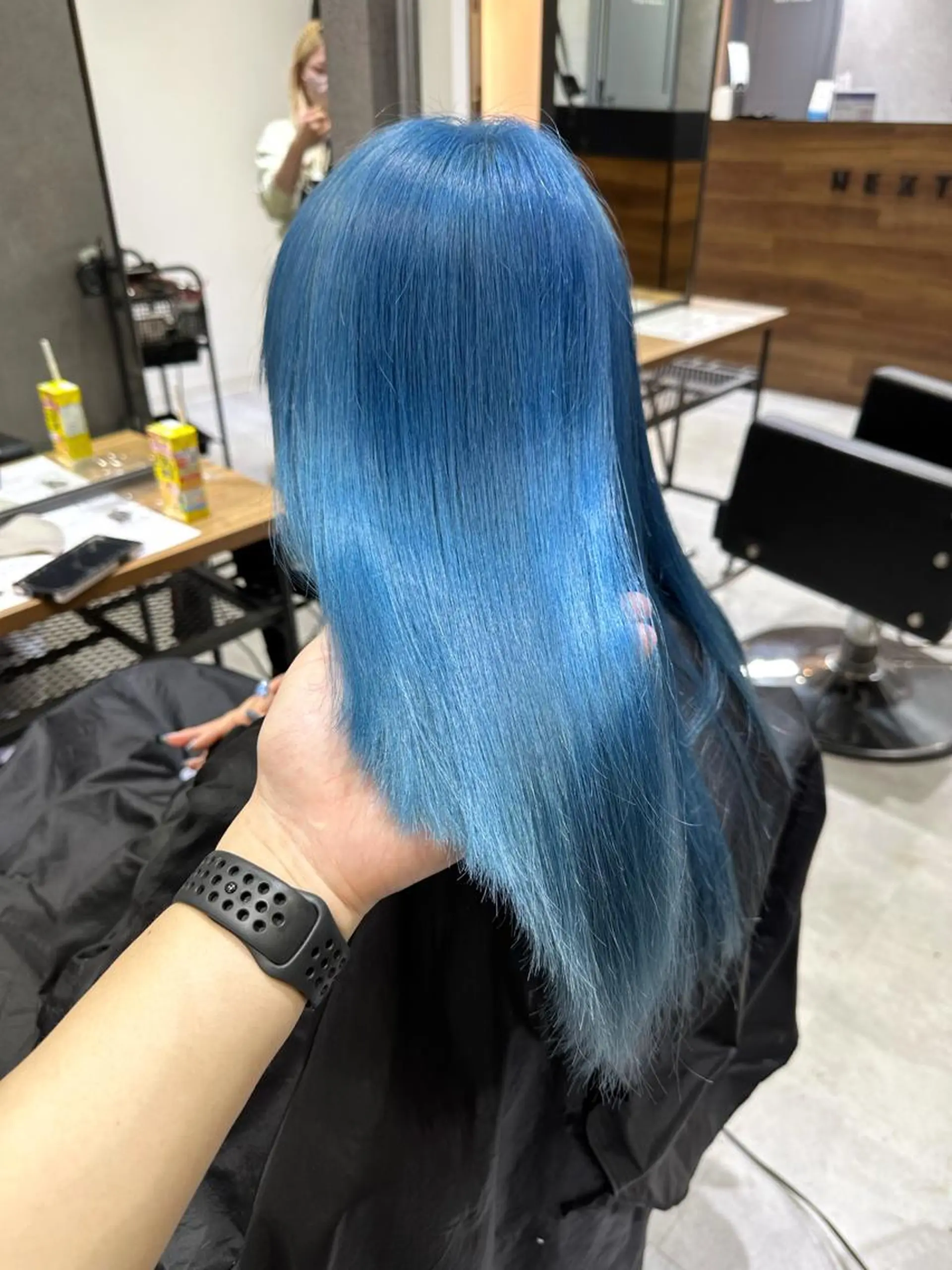 セミロング カラー ブルーカラー ダブルカラー ハイトーンカラー KEISUKE🐶 カラー✨エクステのヘアスタイル