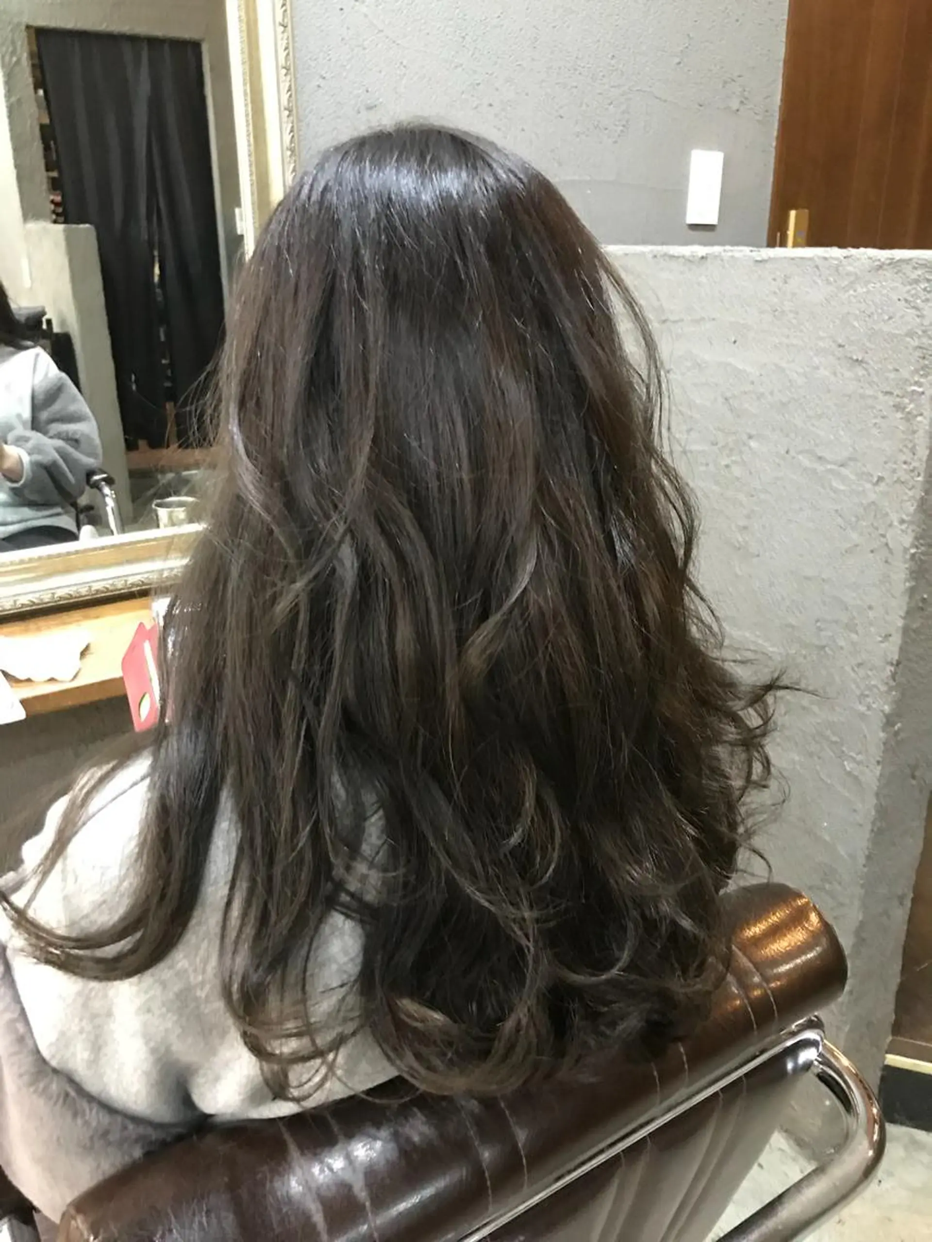 ロング カラー アッシュ アッシュグレー アッシュグレージュ グレージュ ヘアカラー 正分 真美のヘアスタイル