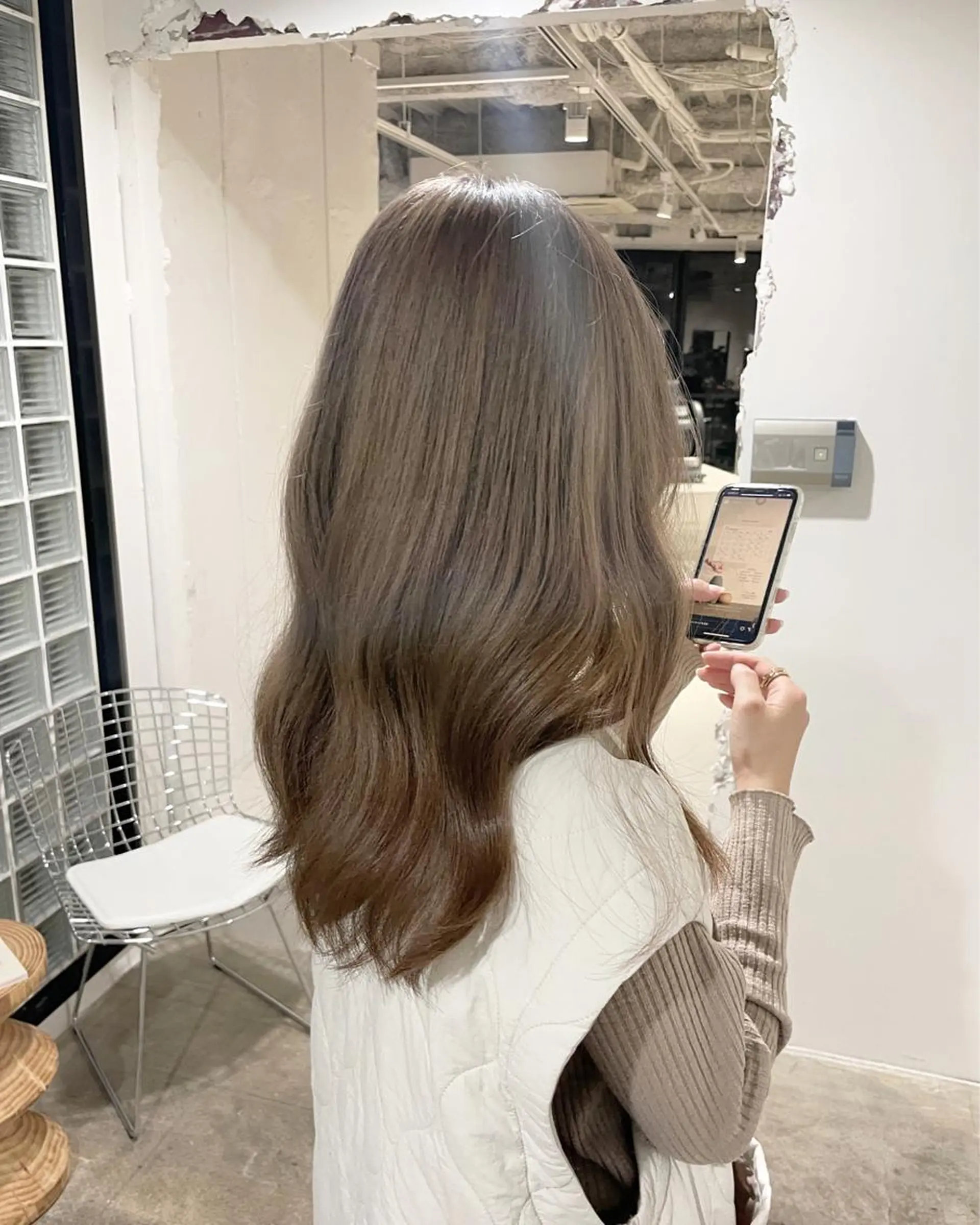 ロング カラー ブリーチ 透明感カラー/顔周り レイヤー/髪質改善のヘアスタイル