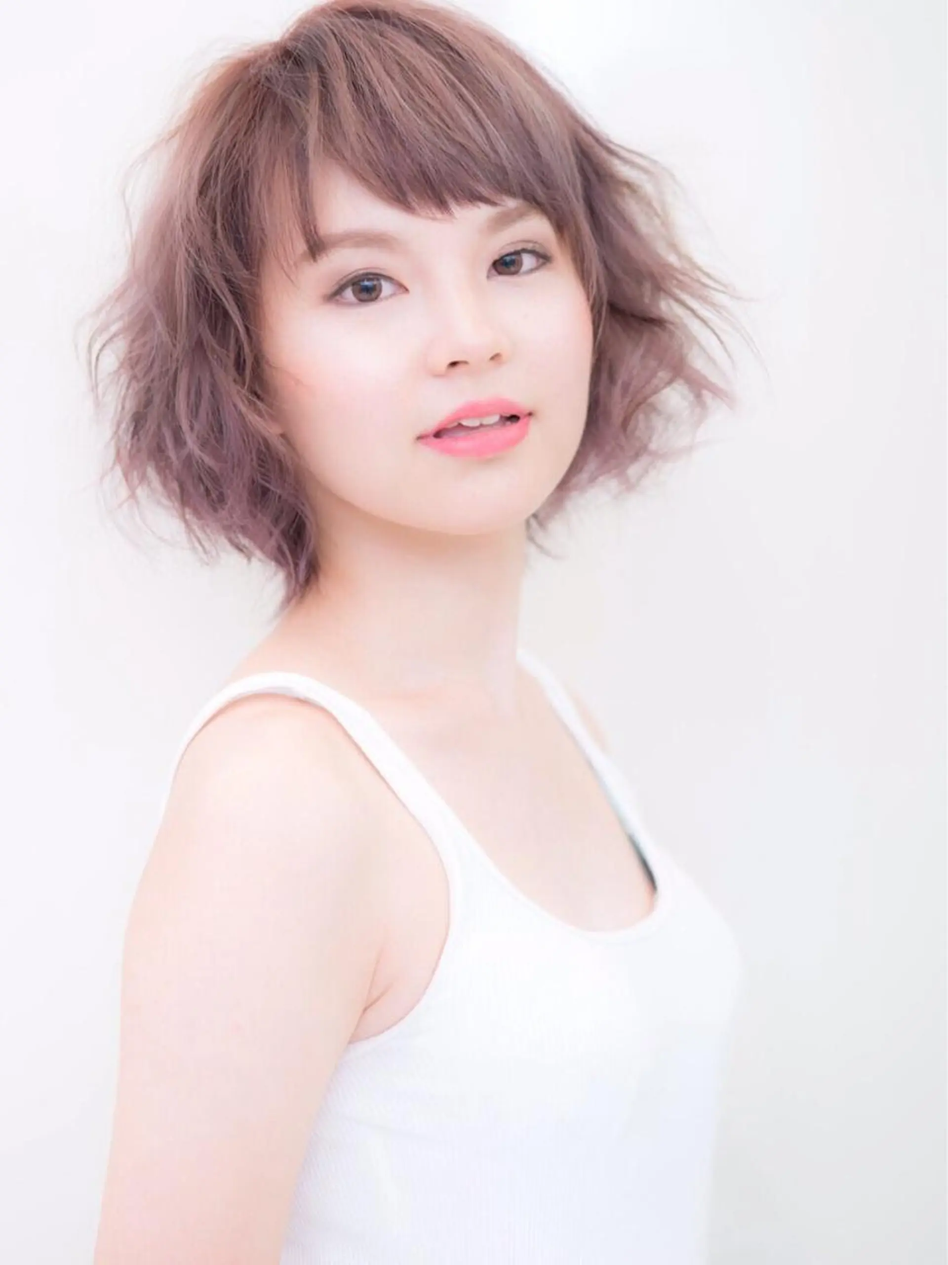 ショート カラー ブリーチ 【白髪ぼかし】 愛甲竜佑のヘアスタイル