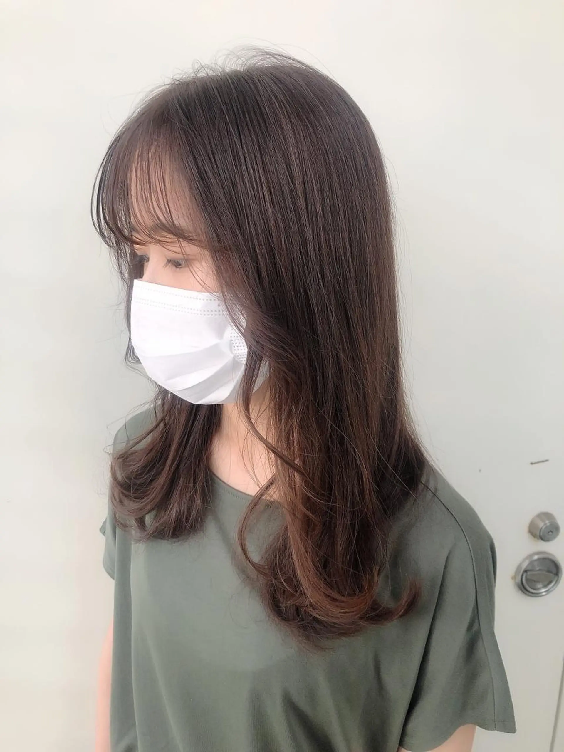 セミロング カラー ヨシンモリ ヘアカラー トリートメント 韓国🇰🇷レイヤー 映える顔周り🩷のヘアスタイル