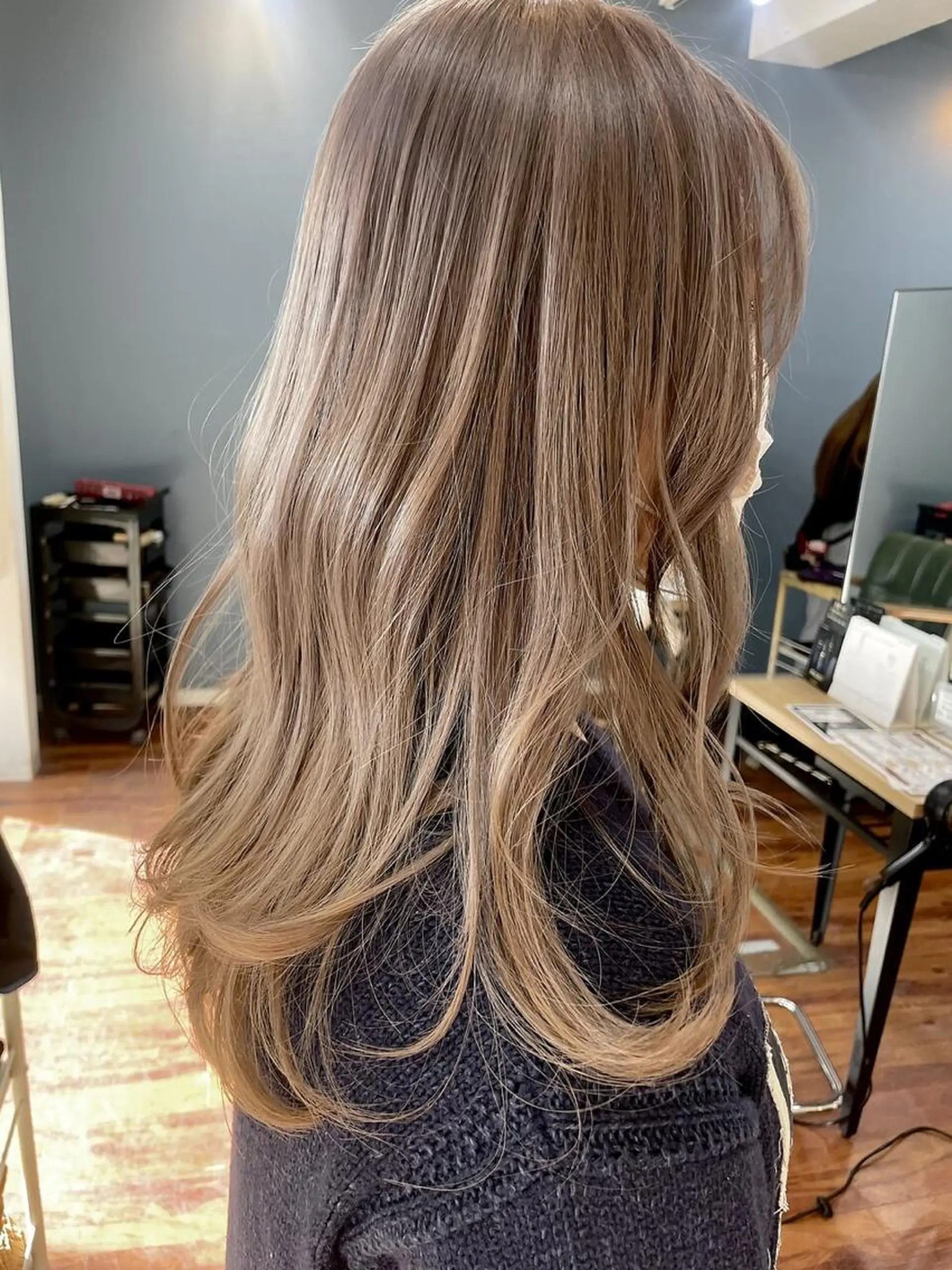 ロング カット ヘアカラー トリートメント Chihiro .のヘアスタイル