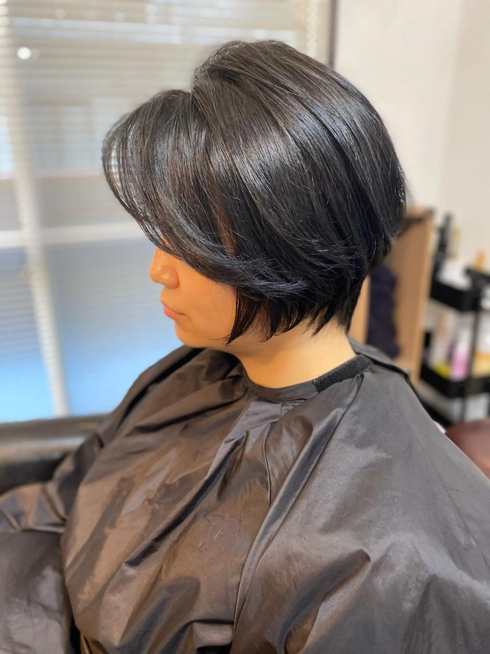 ショート カラー ハンサムショート ネイビーカラー ショートヘア カット ヘアカラー トリートメント Luzir⭐︎ GEN⭐︎のヘアスタイル