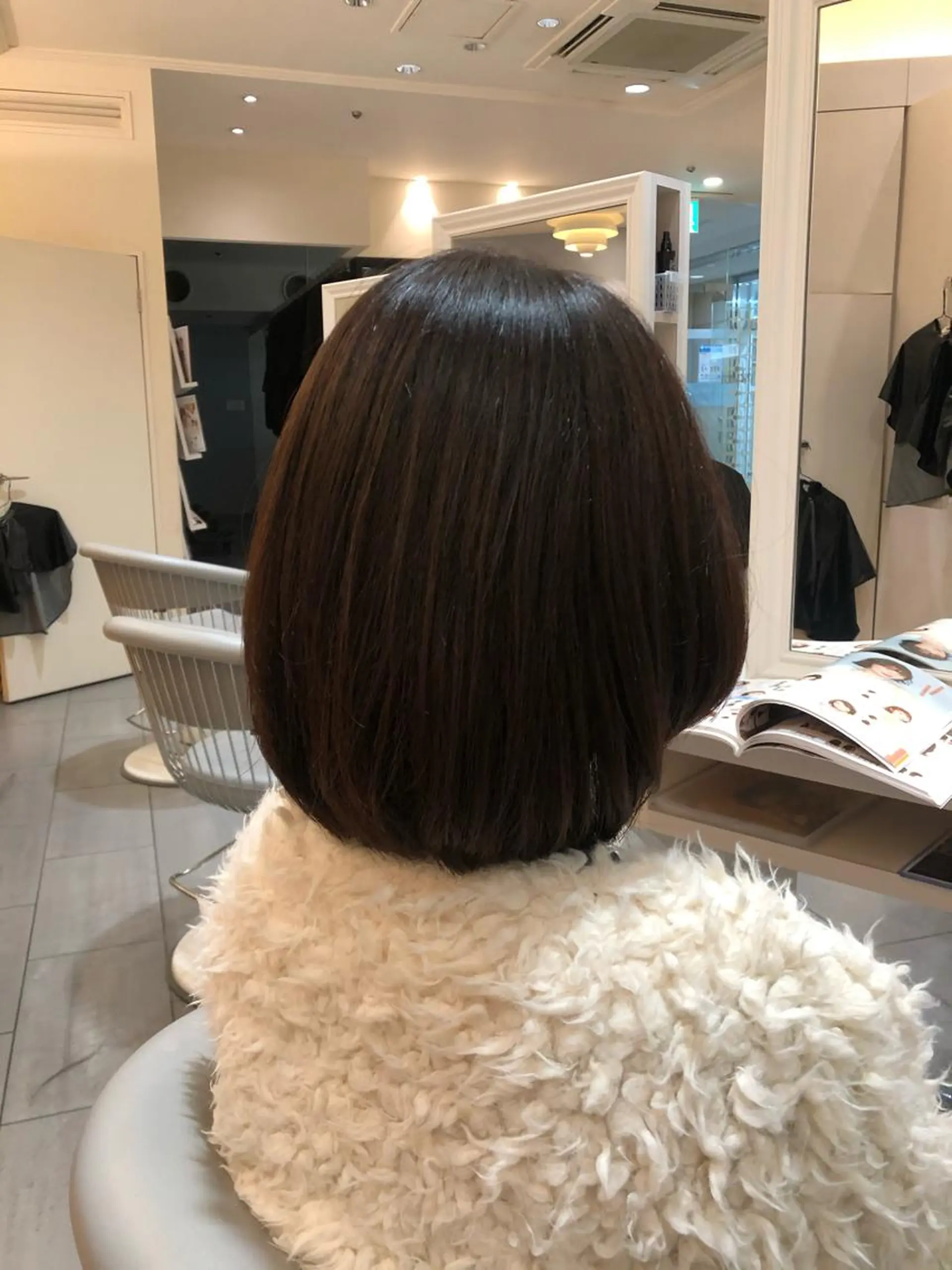 ミディアム コテ巻きパーマ 阪上 沙織のヘアスタイル