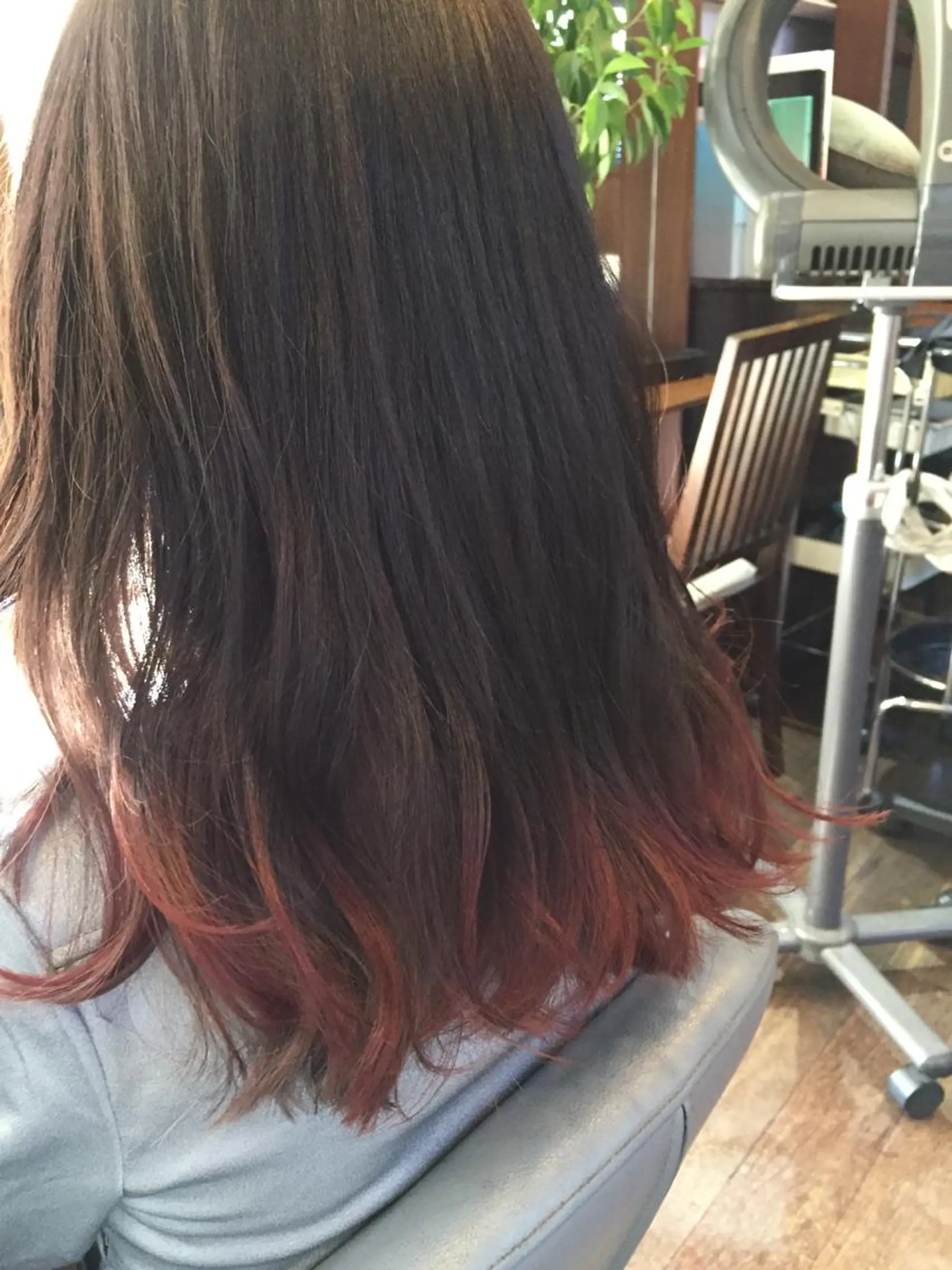 セミロング カラー グラデーションカラー ピンクカラー 原宿サロン代表 デザインカラー伊藤卓のヘアスタイル