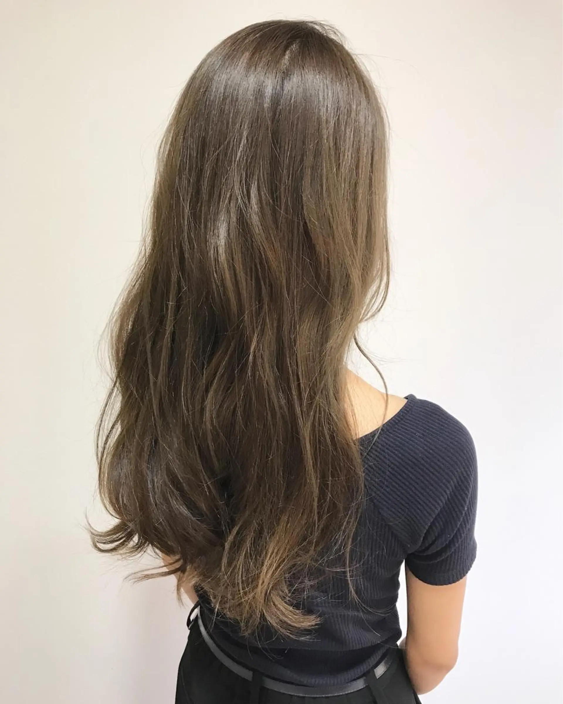 ロング カラー アッシュ イルミナカラー Miru by INCE HAIRのヘアスタイル