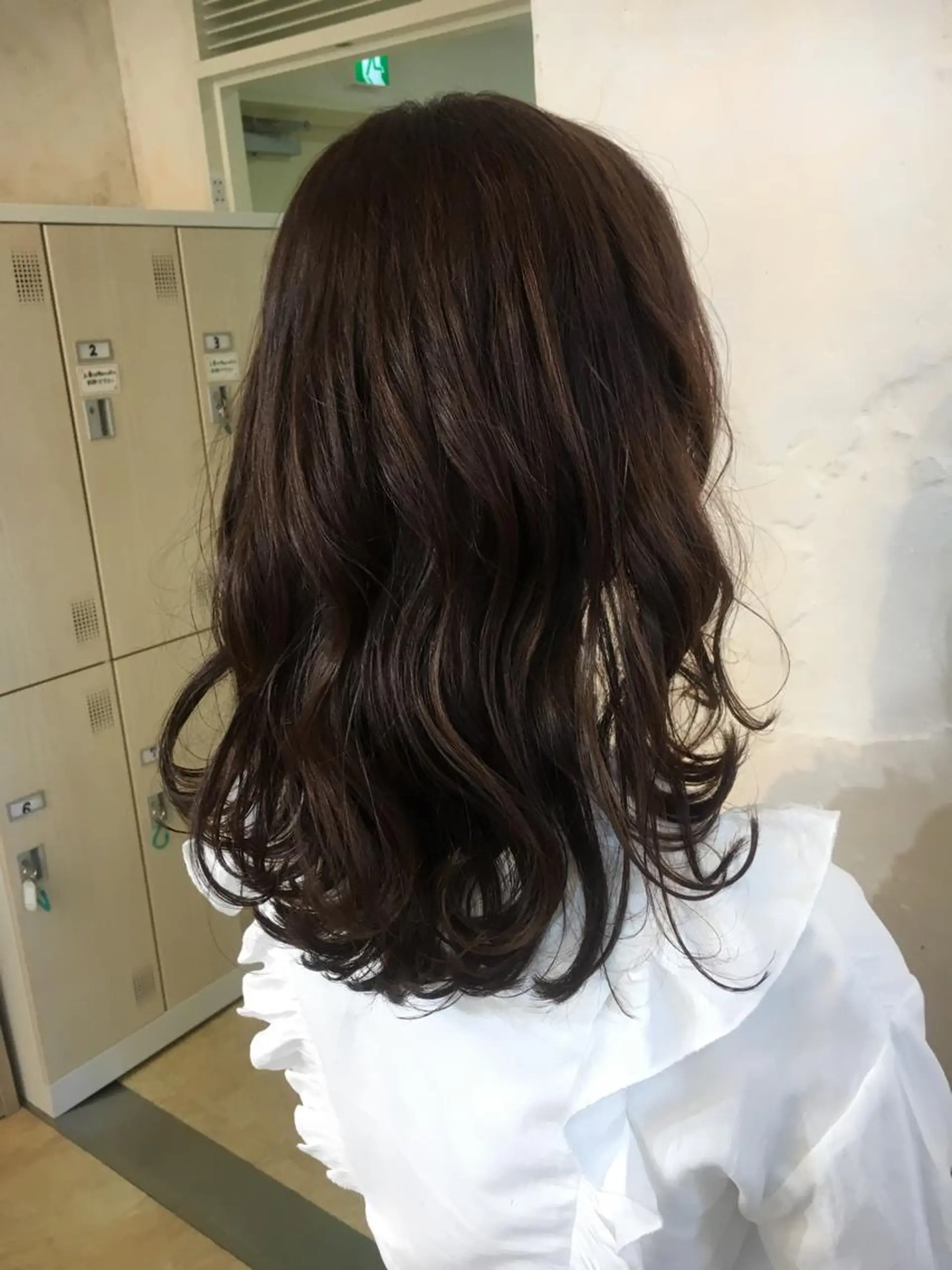 セミロング 角床直哉 カラーカットNO 1のヘアスタイル