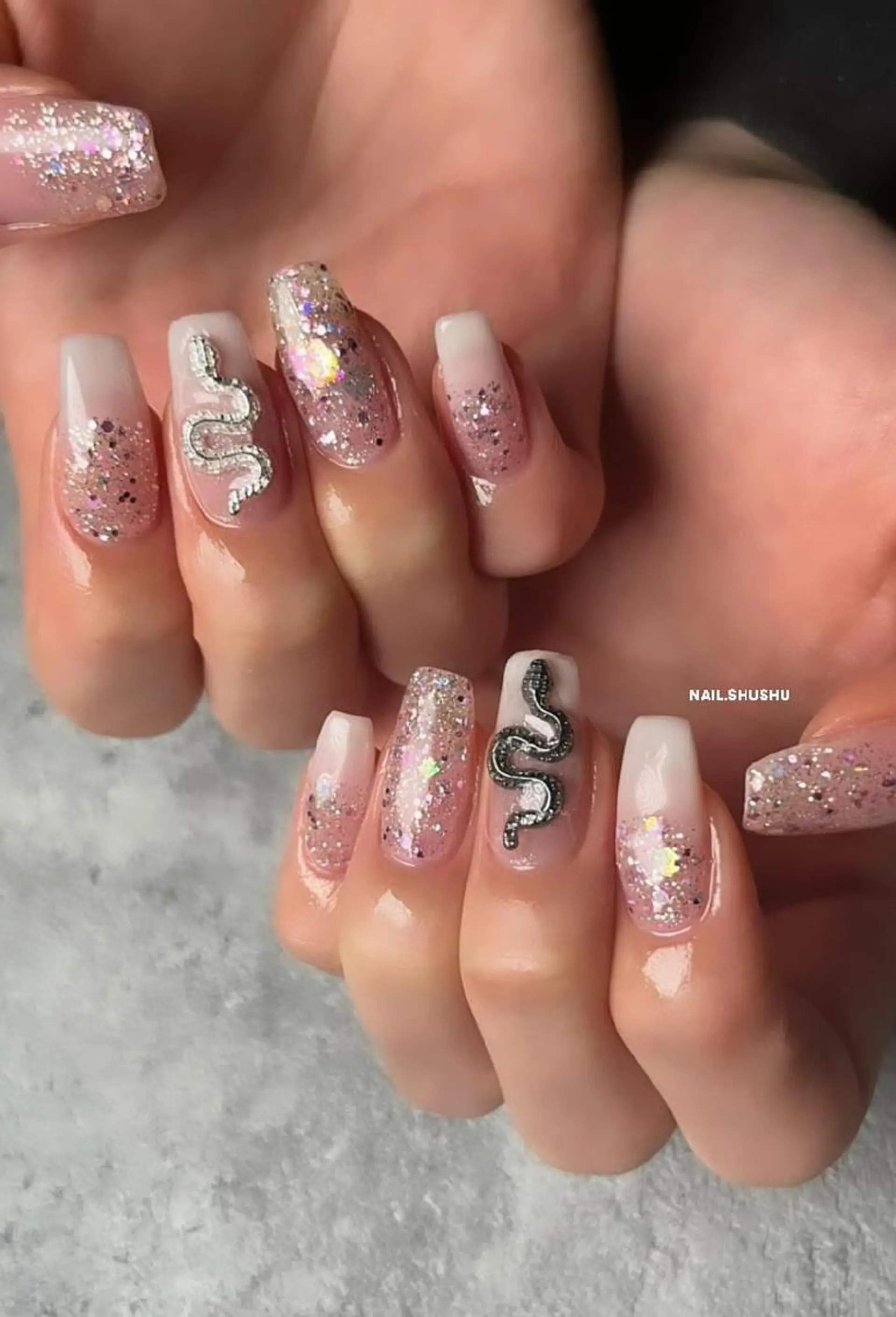 ネイル 持ち込み ニュアンスネイル ワンカラーネイル シンプルネイル バレンタイン 3dパーツ/流行り 👧shushu❤️のネイルデザイン