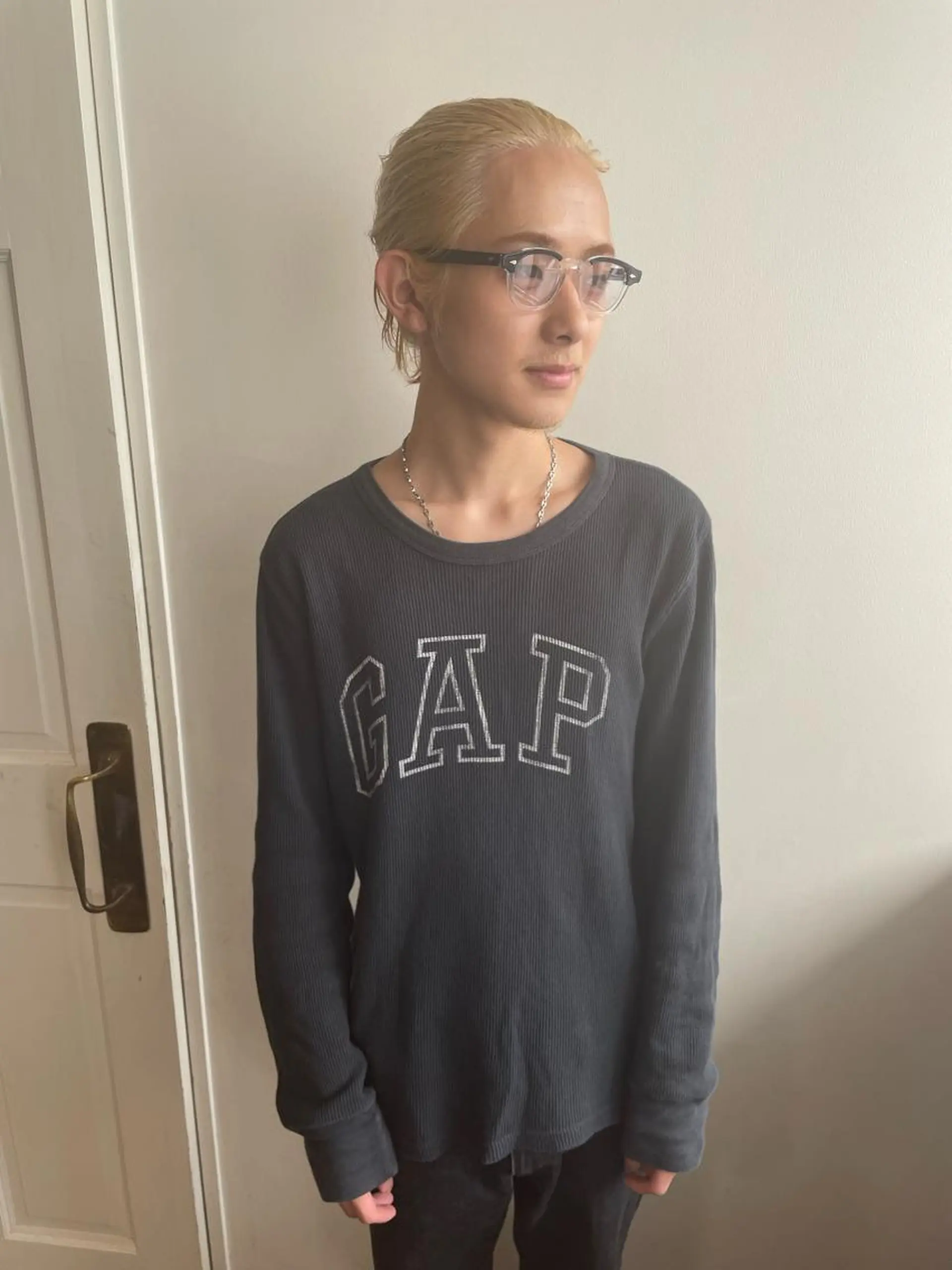 ミディアム カラー メンズ メンズブリーチ ブリーチ 抜きっぱなしブロンド カット ヘアカラー トリートメント MIOベージュカラー 柔らかいカラーのヘアスタイル