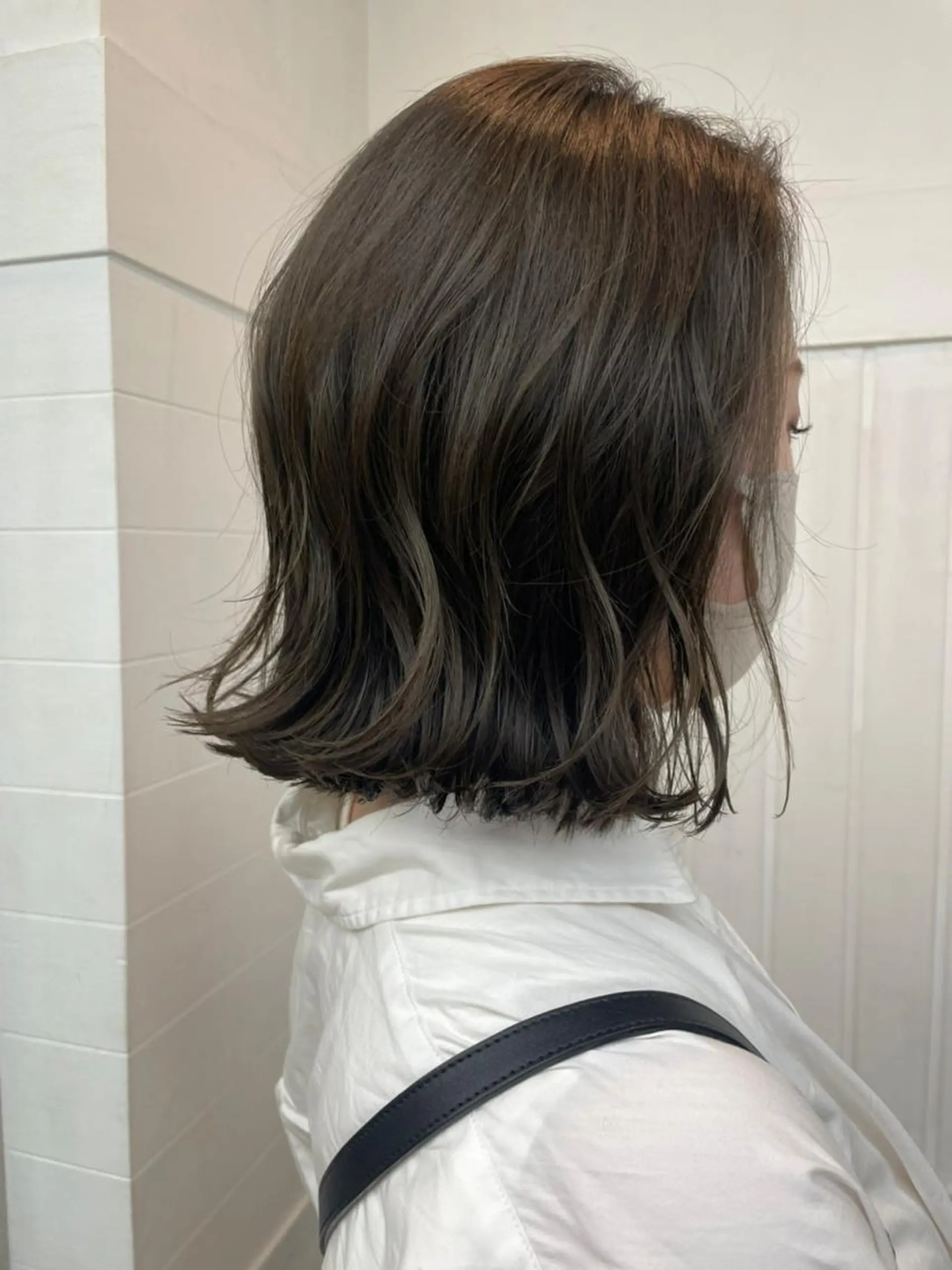 ミディアム カラー アディクシーカラー アッシュ ミストバング ブリーチ ブロンド カット ヘアカラー トリートメント N° anfeel 渋谷🪞🫧のヘアスタイル