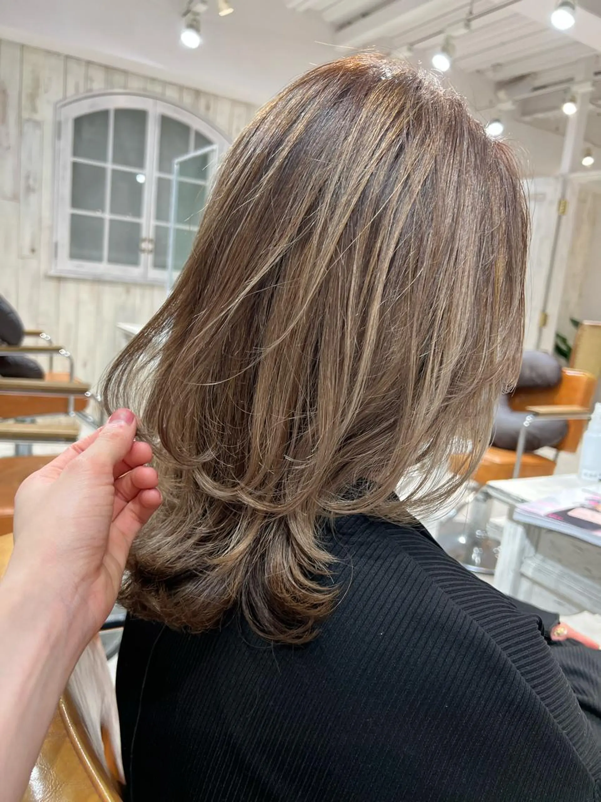 ミディアム レイヤーカット ハイレイヤー/顔周り /レイヤーカットのヘアスタイル