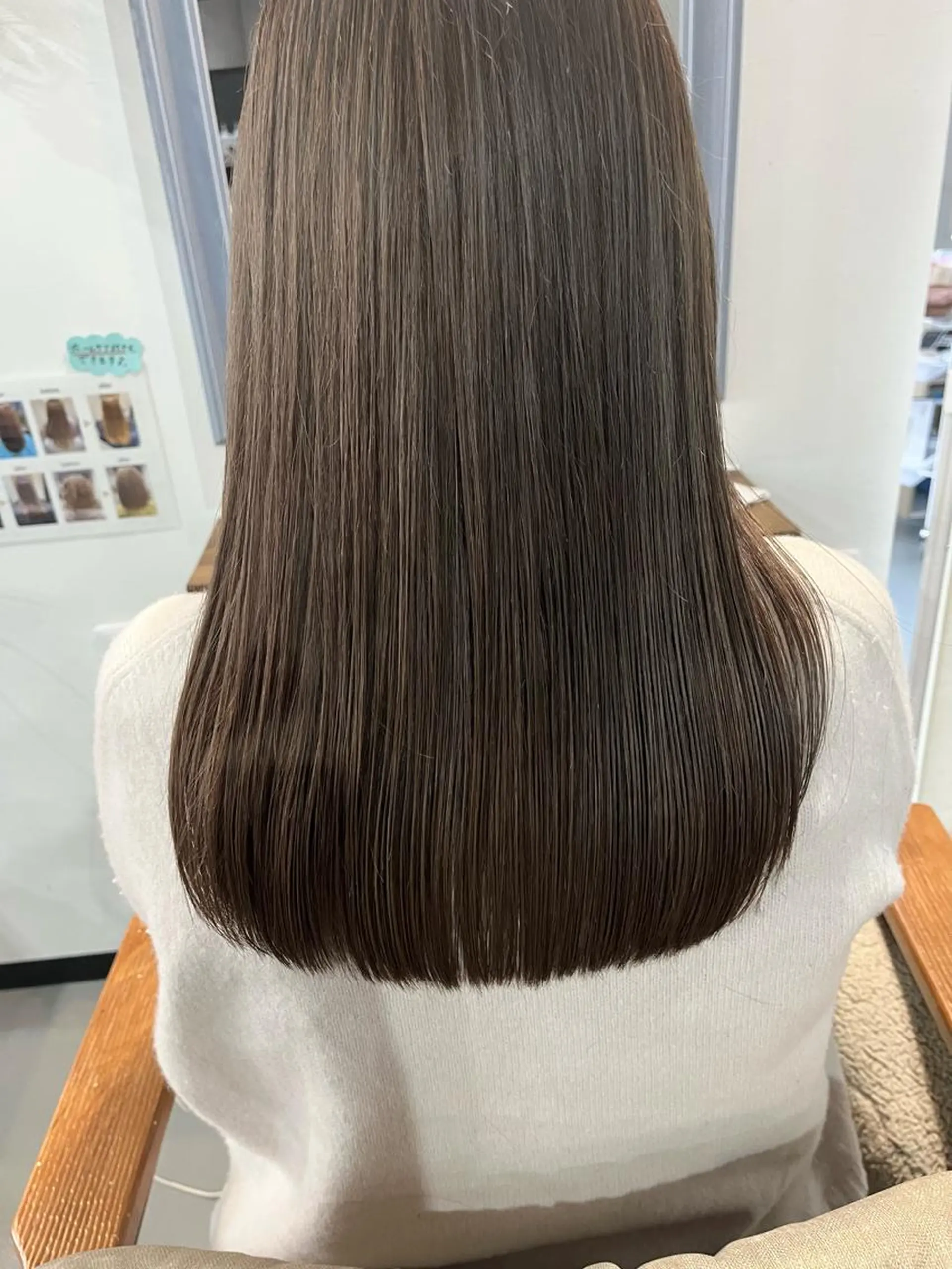 セミロング 川尻 詩織のヘアスタイル