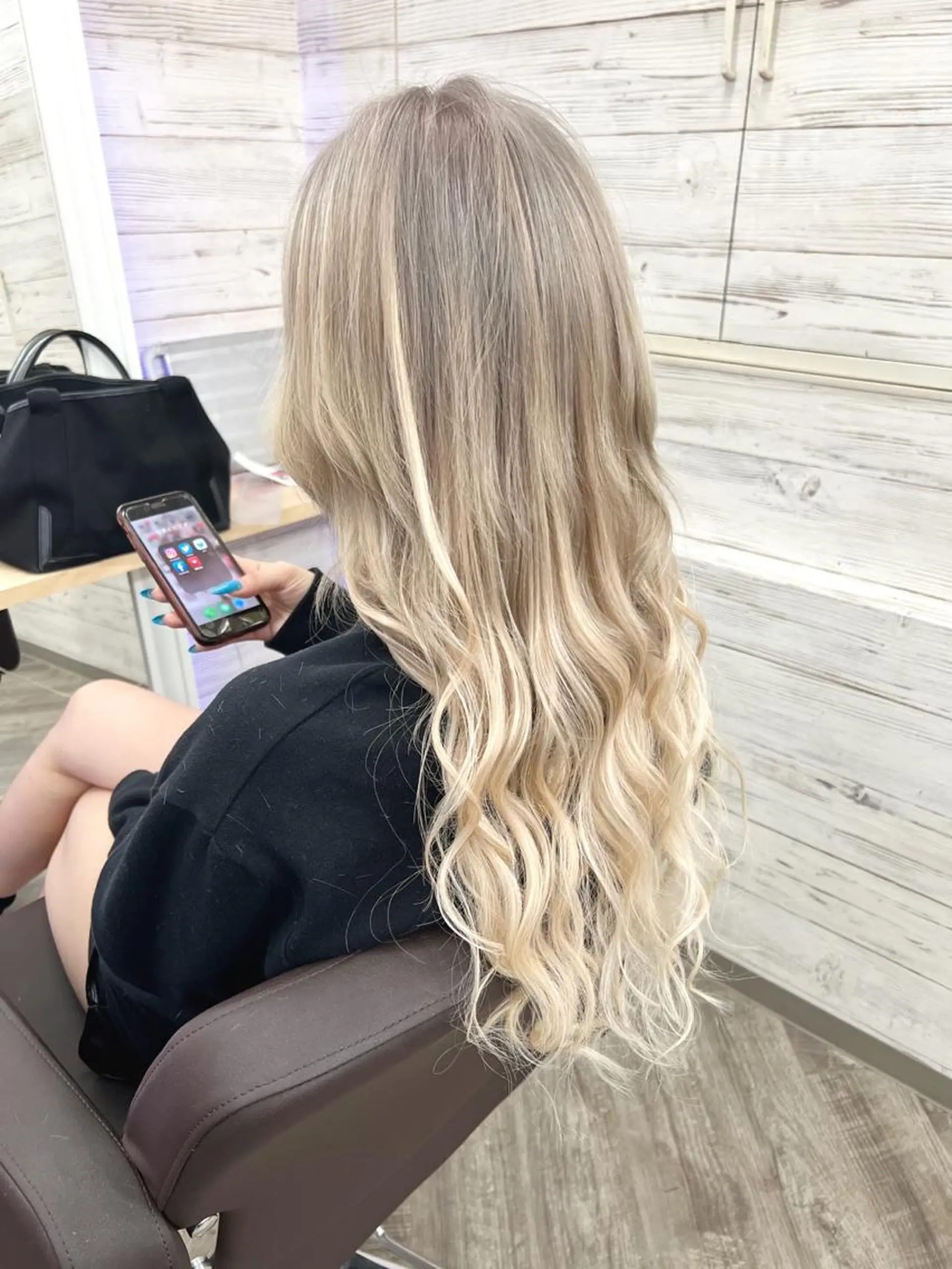 ロング カラー ヘアアレンジ ブリーチ ケアブリーチ グラデーションカラー グレージュ メッシュ ヘアカラー エクステ 枝毛カット＆髪質改善 満足NO.1岡しゃんのヘアスタイル